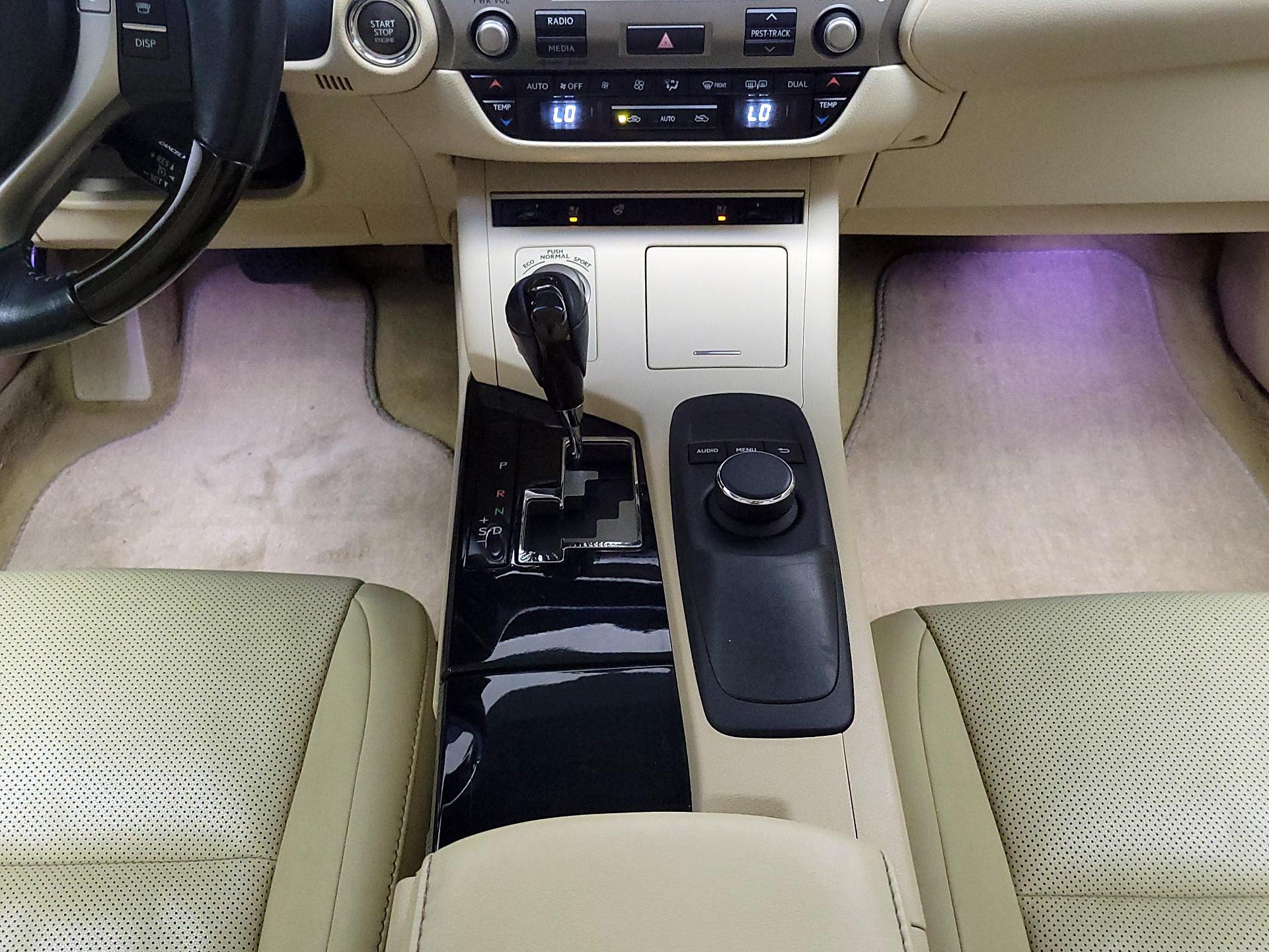 Thumbnail: 2014 Lexus ES - 17
