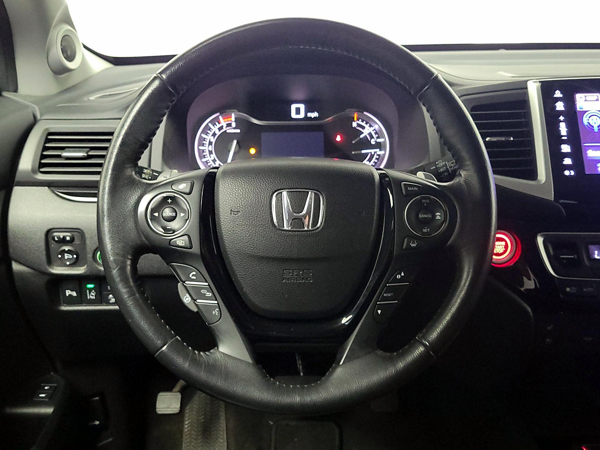 Thumbnail: 2017 Honda Pilot - 10