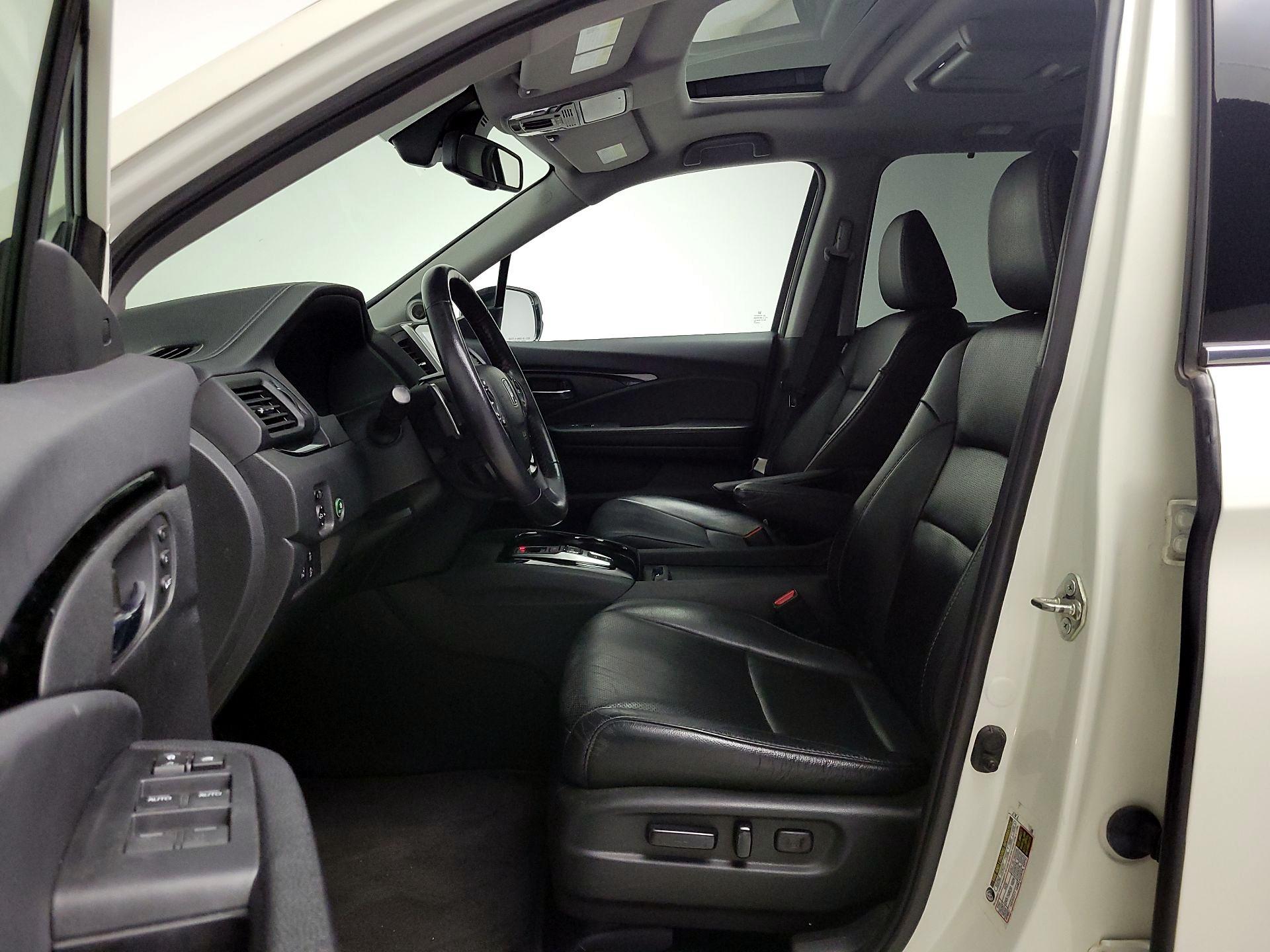 Thumbnail: 2017 Honda Pilot - 11