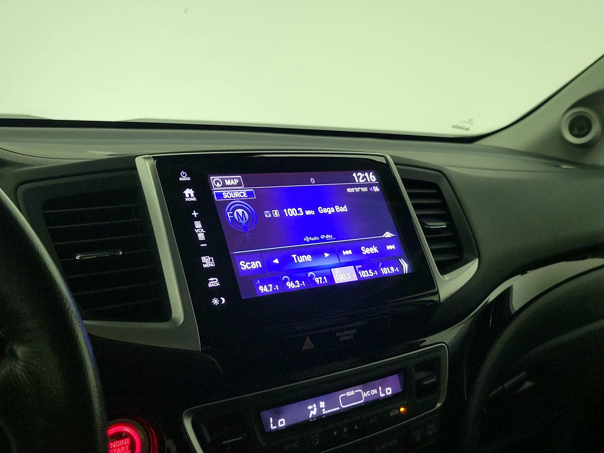 Thumbnail: 2017 Honda Pilot - 15