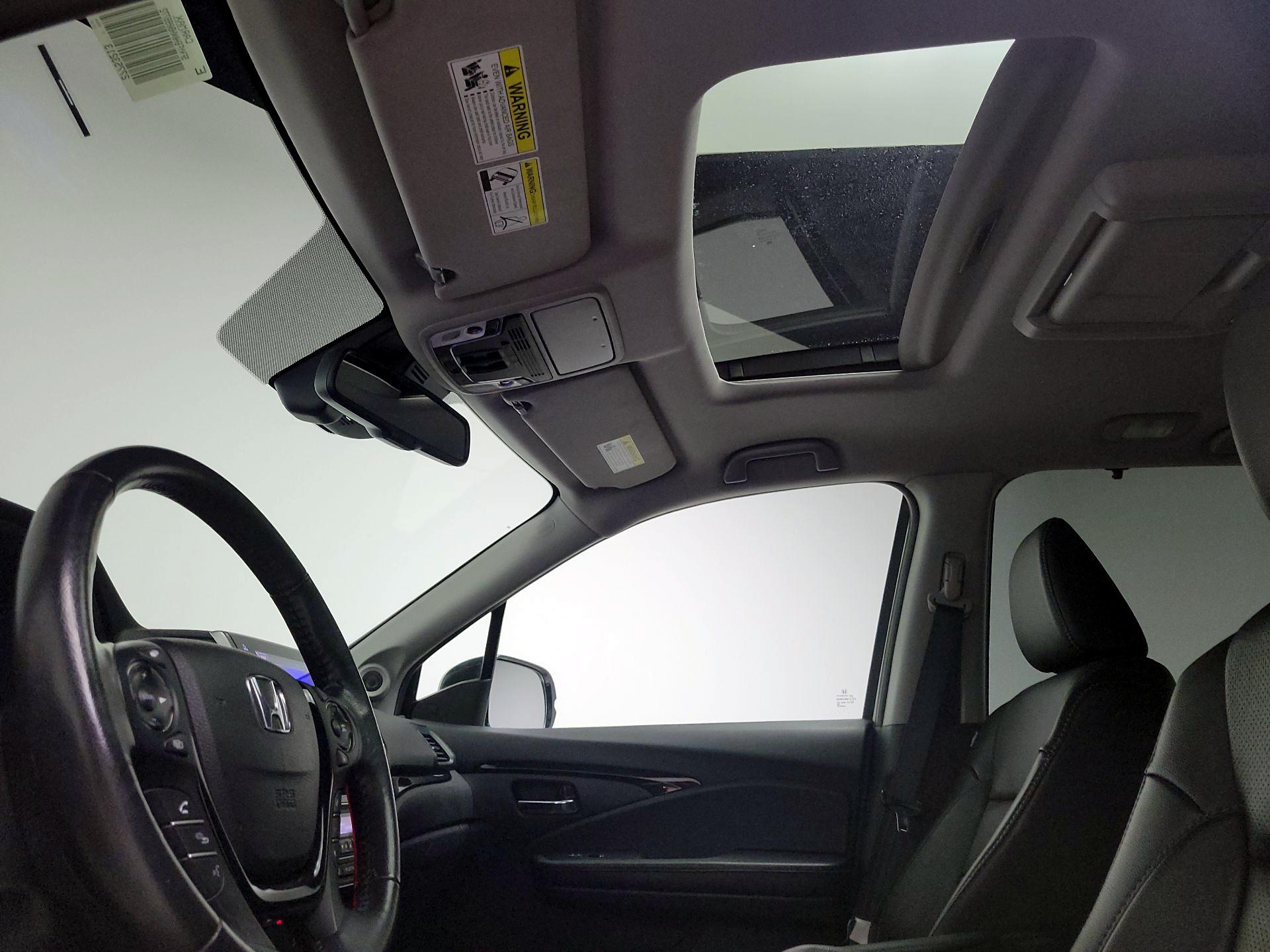 Thumbnail: 2017 Honda Pilot - 19