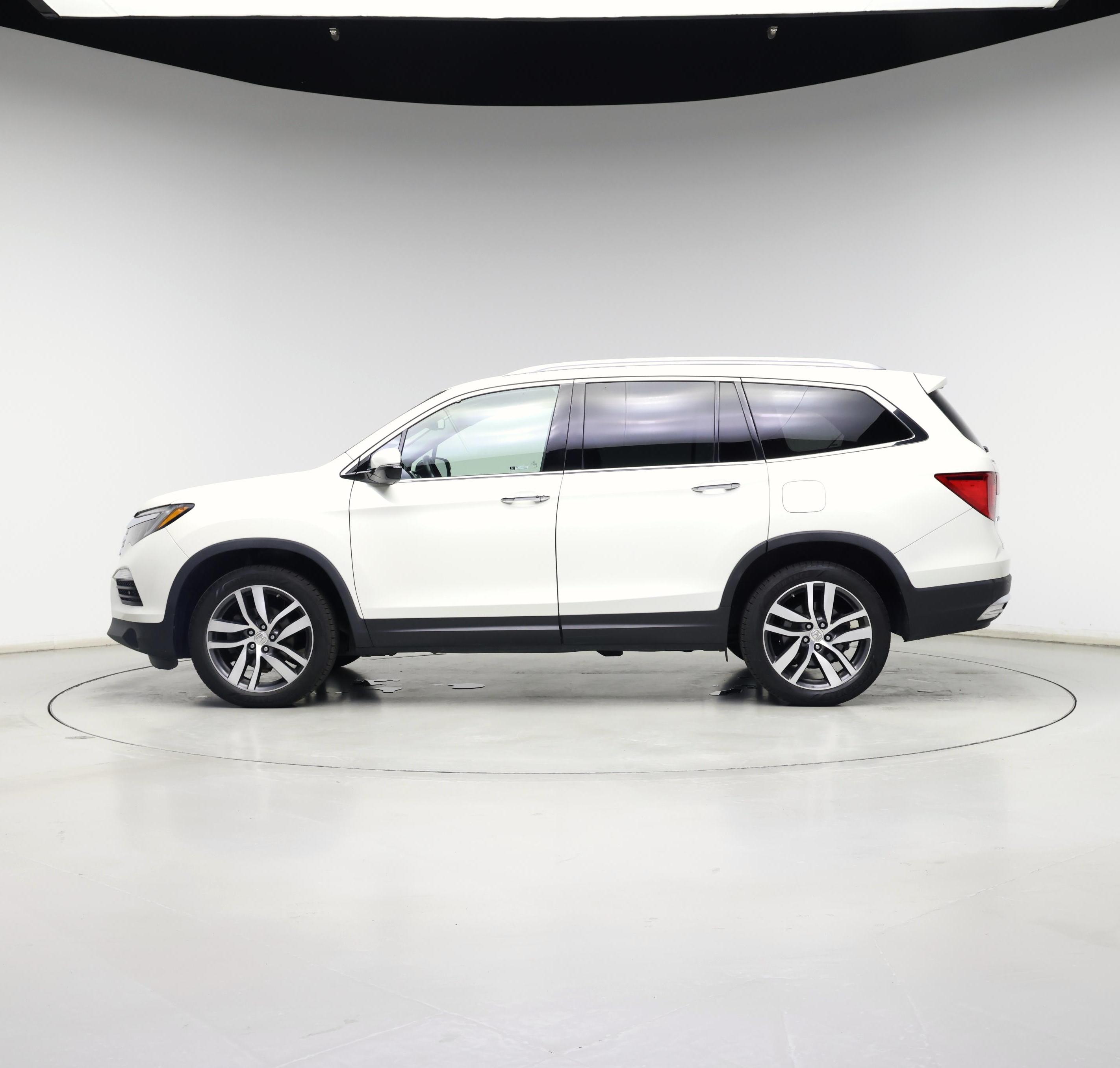 Thumbnail: 2017 Honda Pilot - 3
