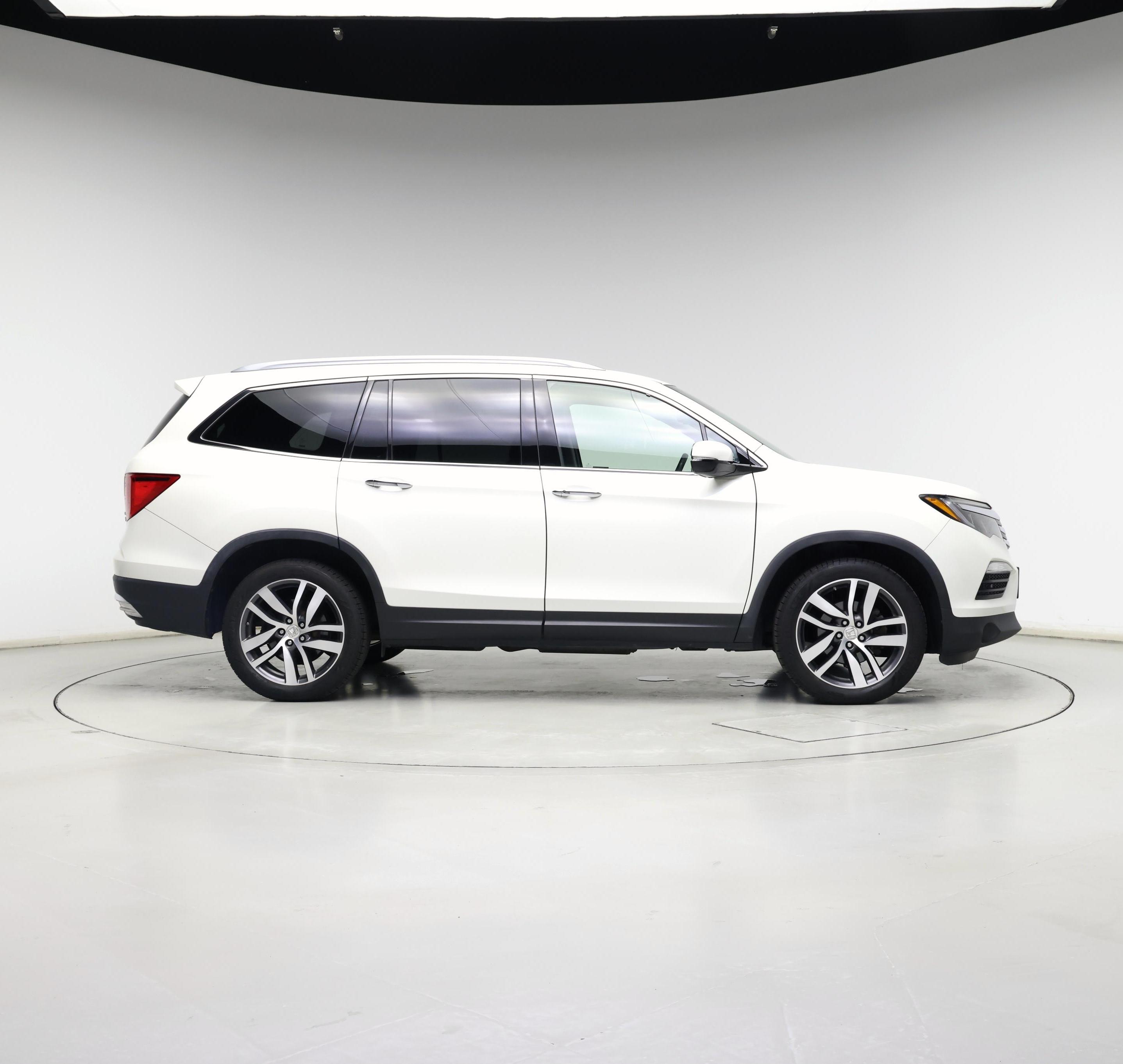 Thumbnail: 2017 Honda Pilot - 7