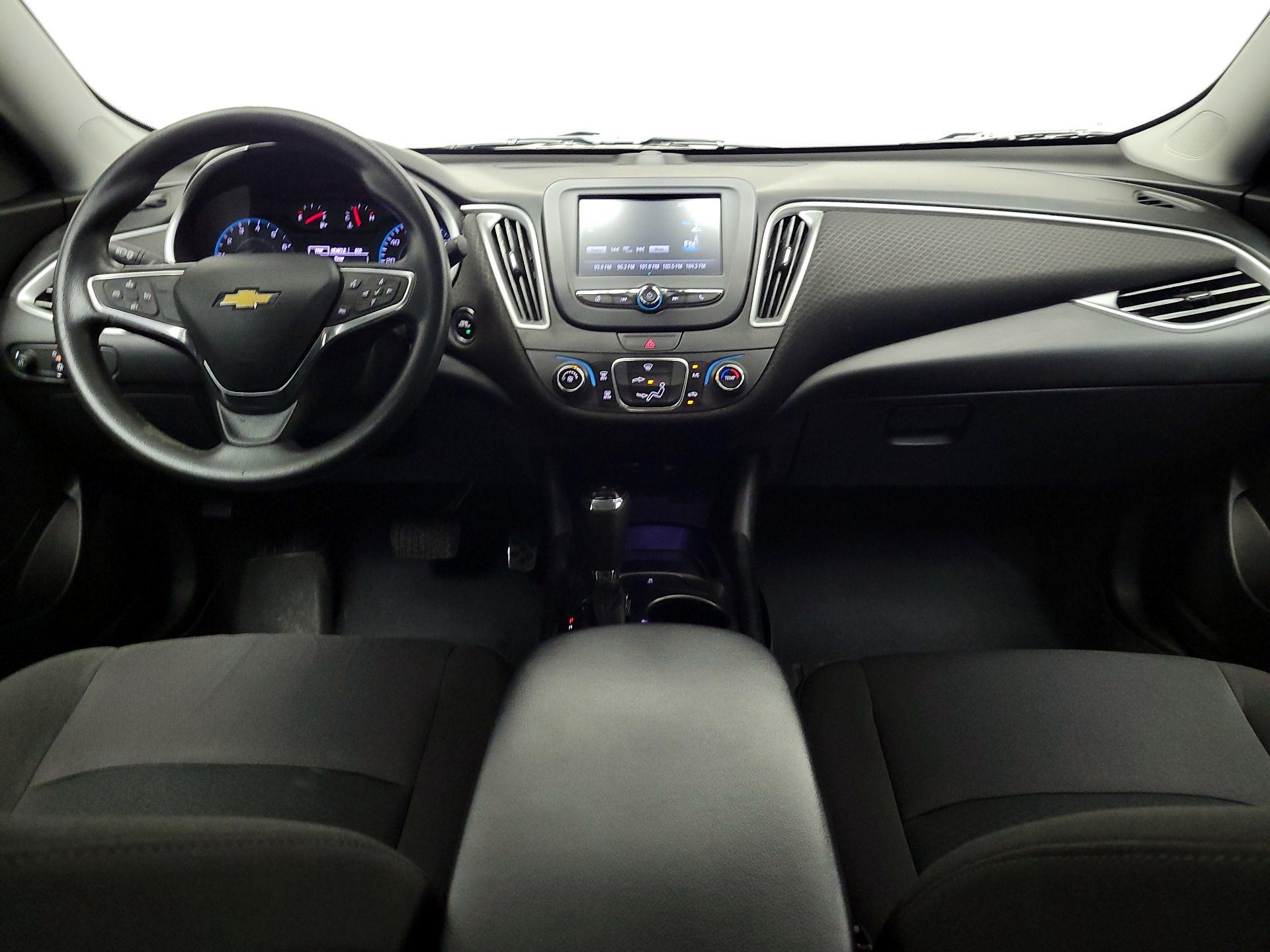 Thumbnail: 2017 Chevrolet Malibu - 9