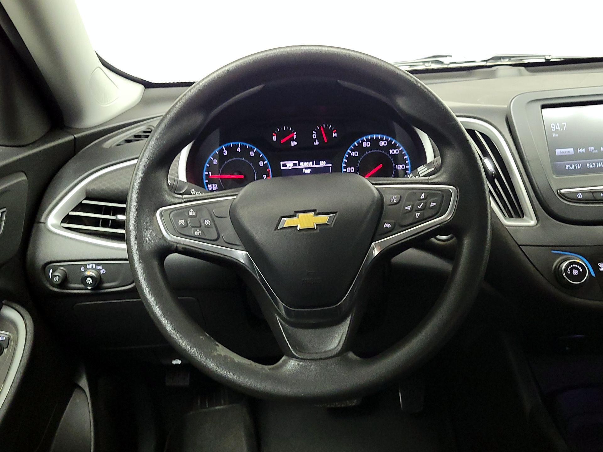 Thumbnail: 2017 Chevrolet Malibu - 10