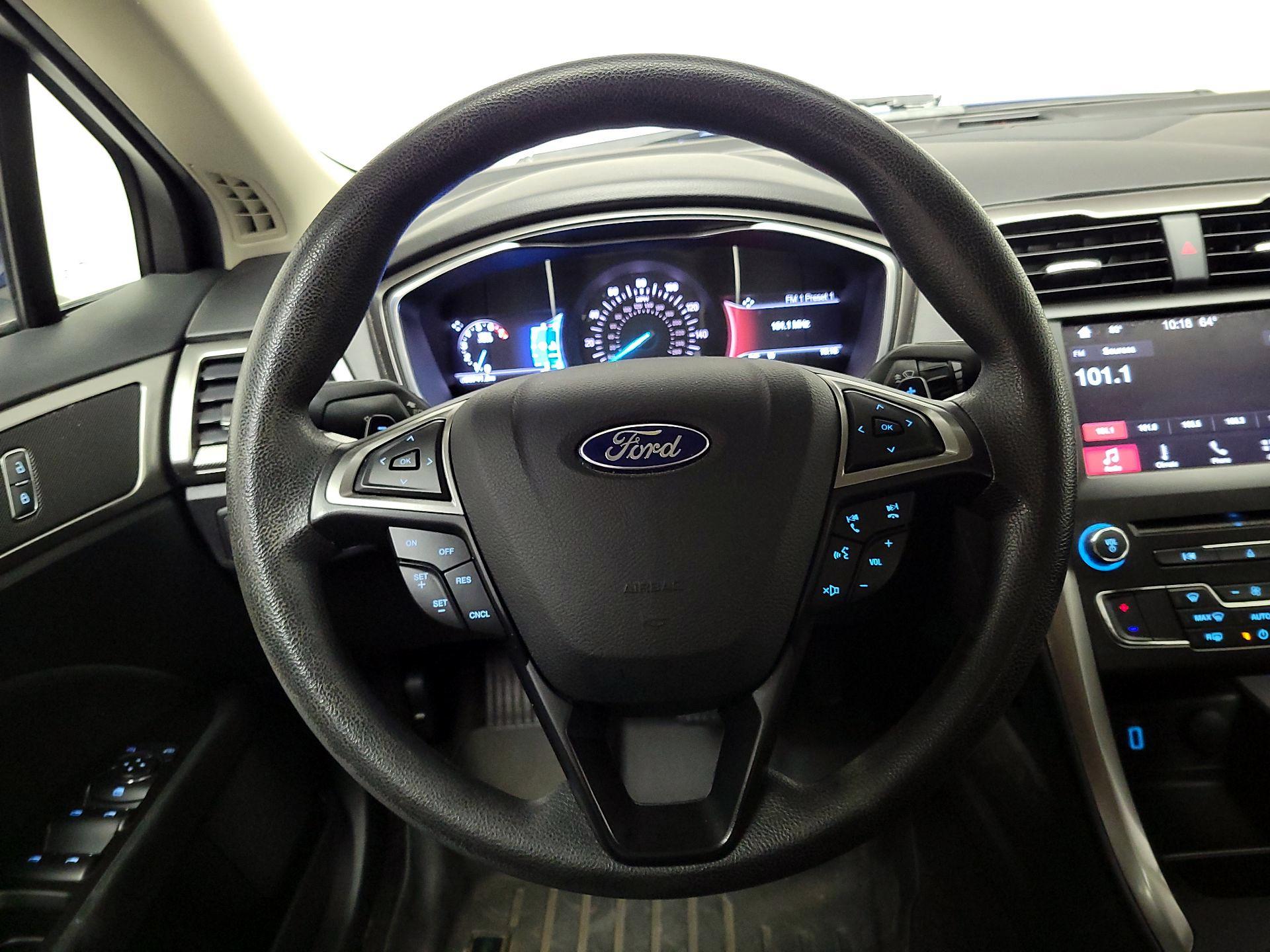 Thumbnail: 2017 Ford Fusion - 10