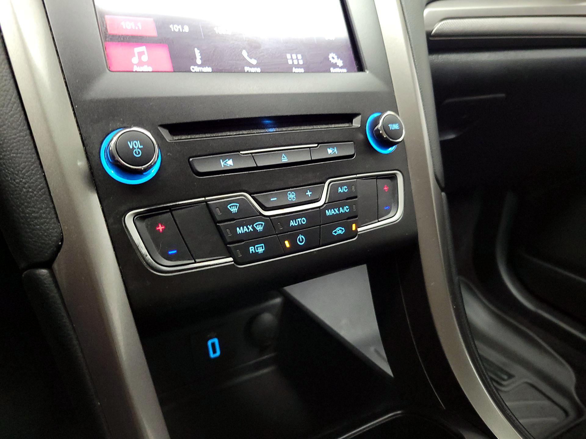 Thumbnail: 2017 Ford Fusion - 16