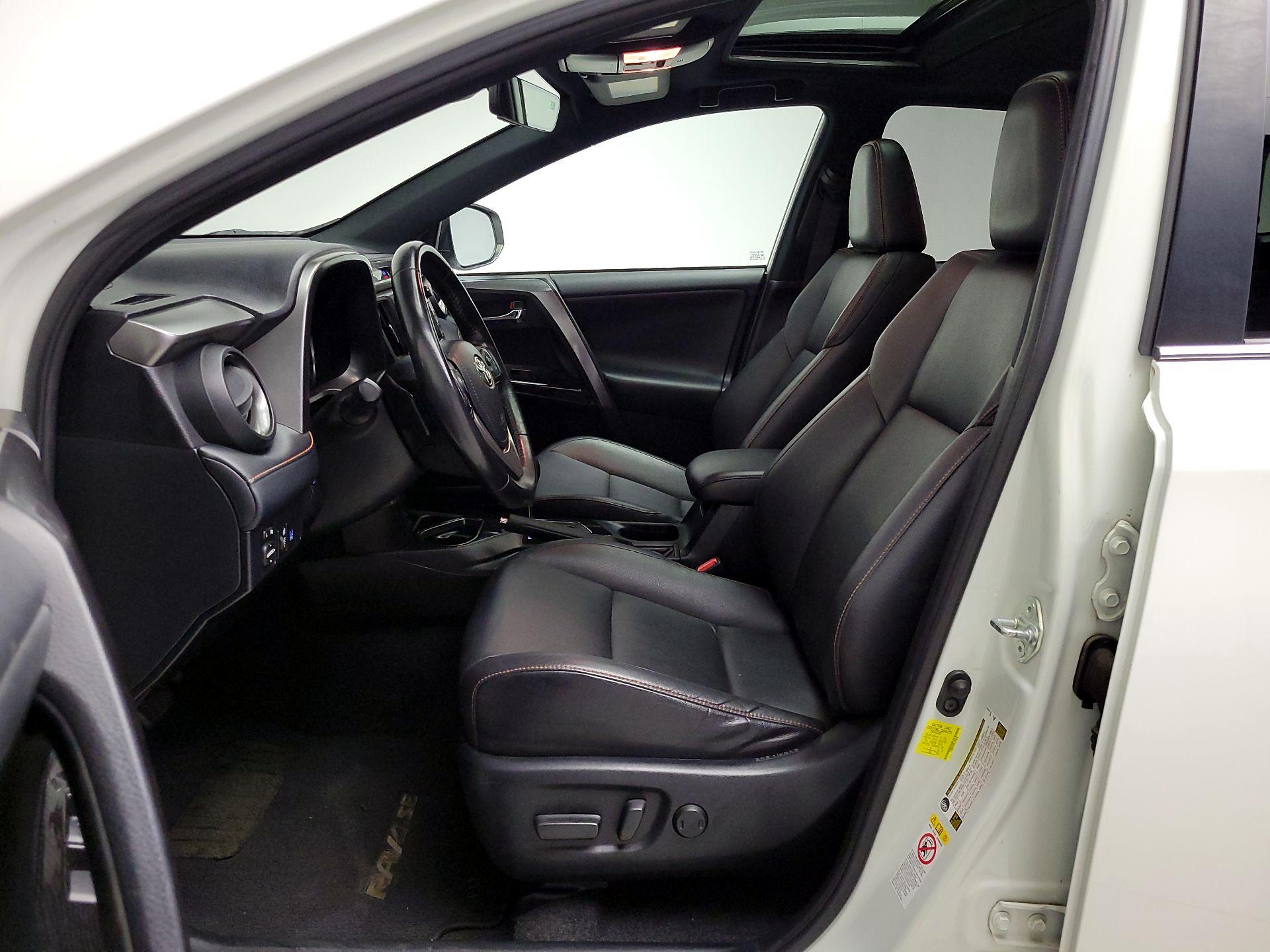 Thumbnail: 2018 Toyota RAV4 - 11