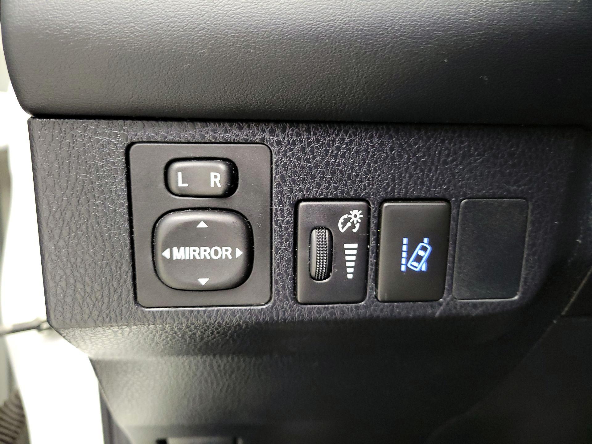 Thumbnail: 2018 Toyota RAV4 - 13