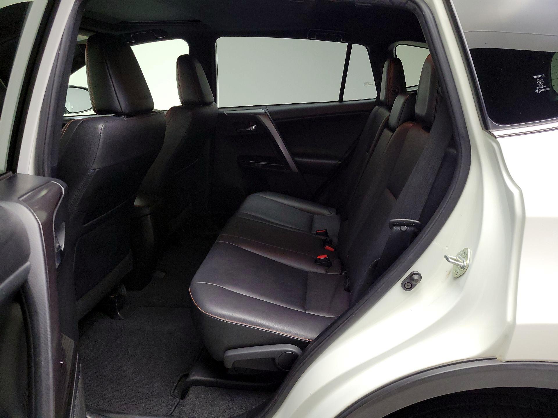 Thumbnail: 2018 Toyota RAV4 - 20