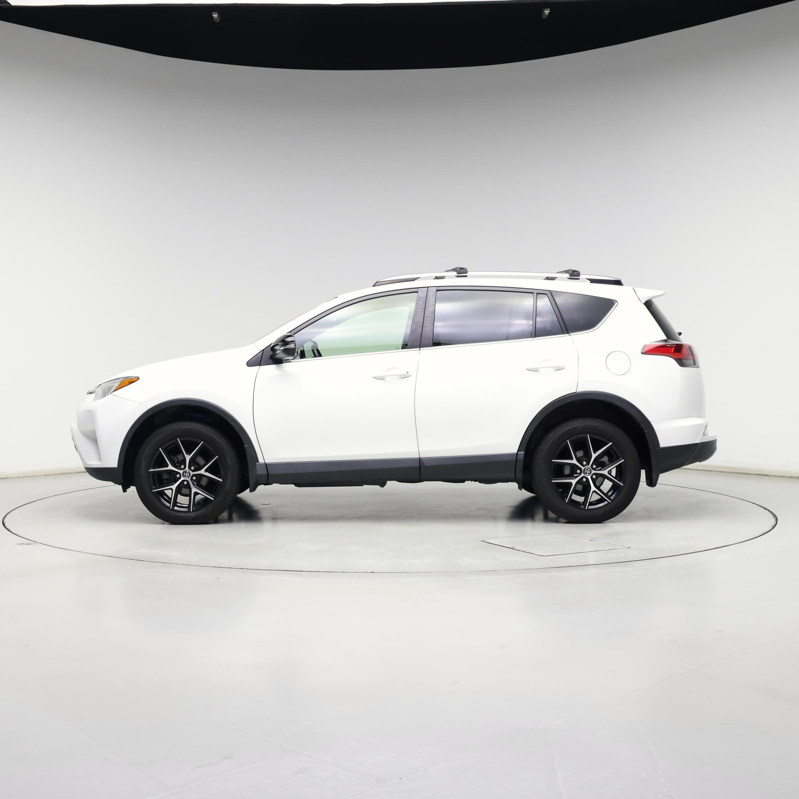 Thumbnail: 2018 Toyota RAV4 - 3