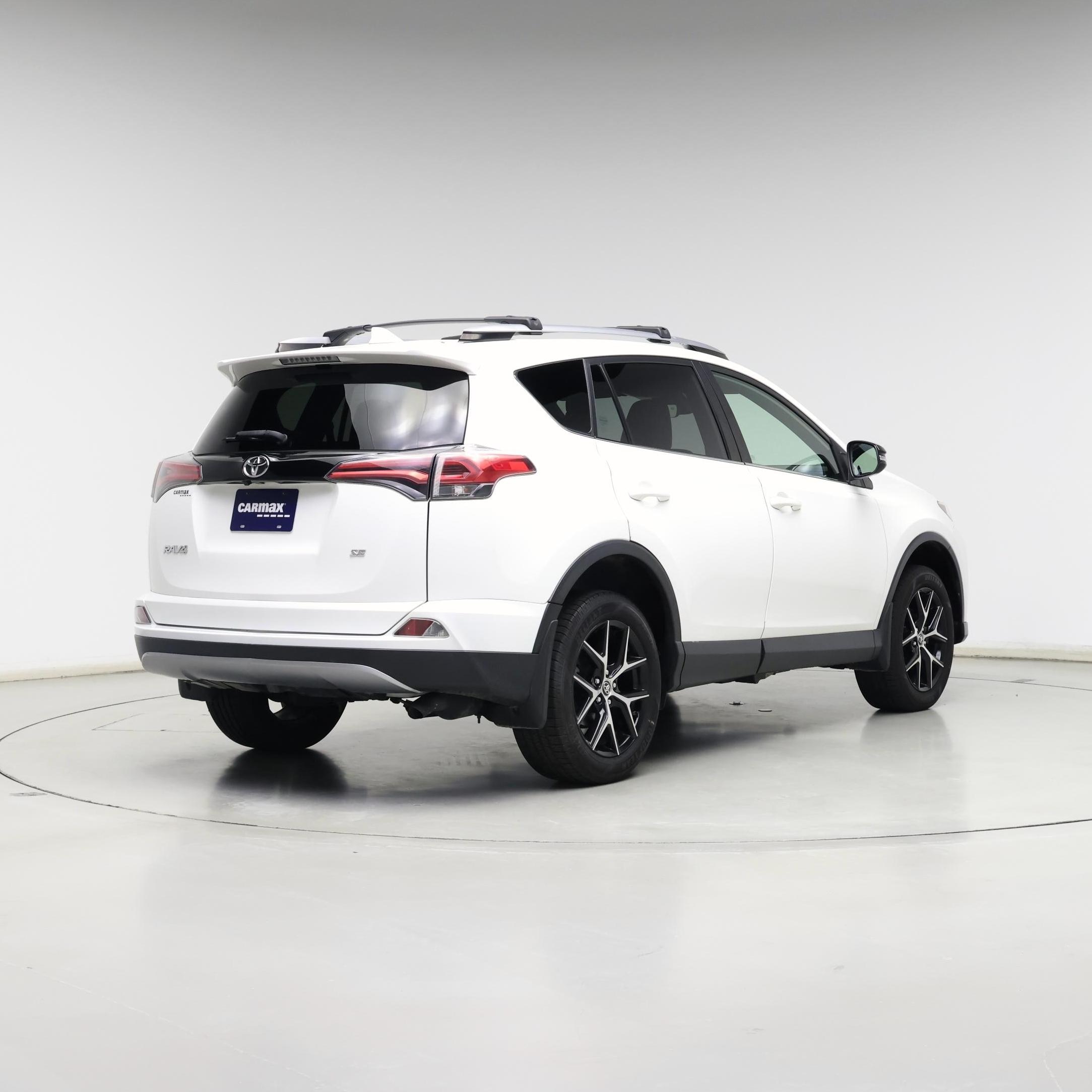 Thumbnail: 2018 Toyota RAV4 - 8