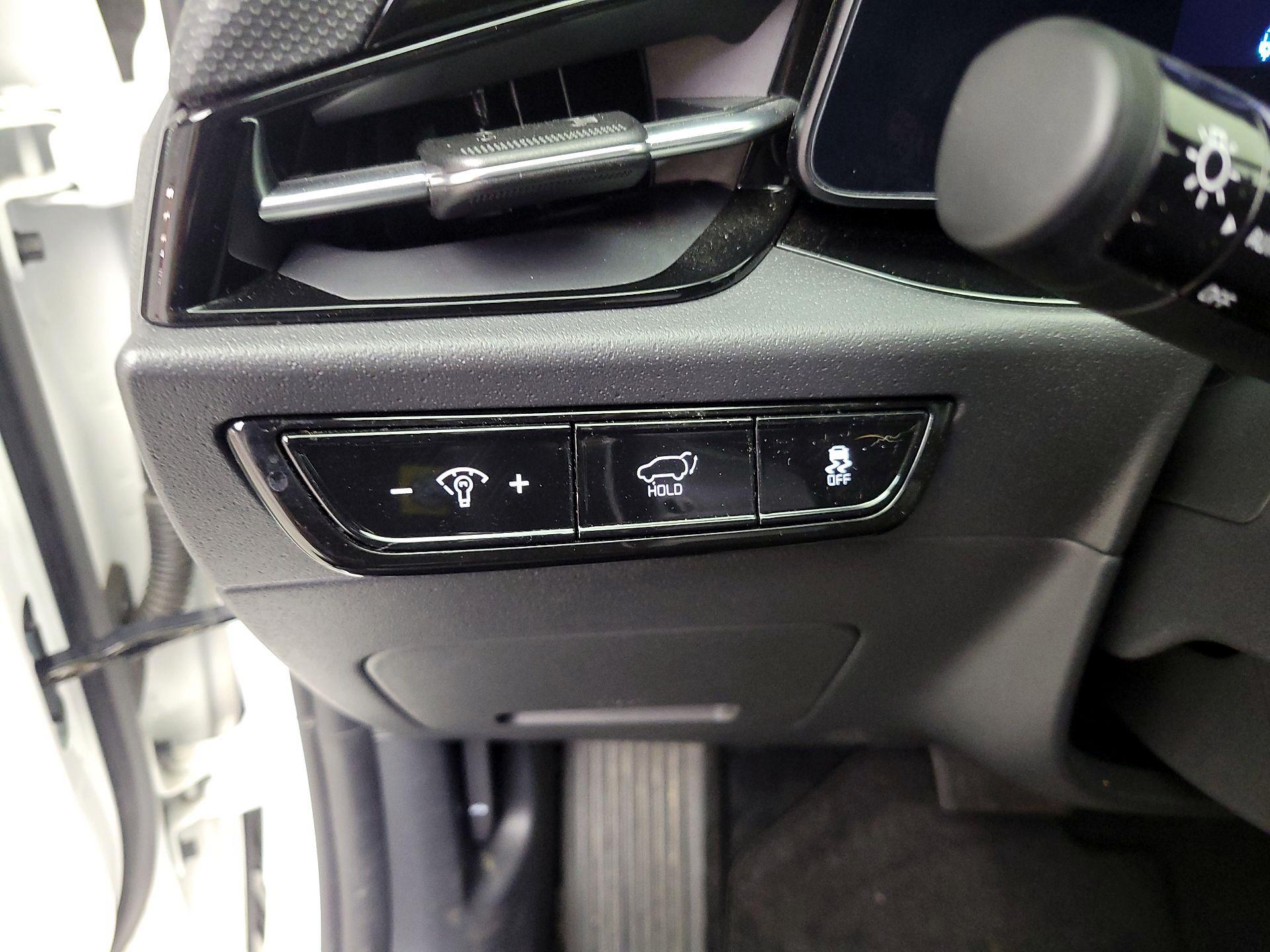 Thumbnail: 2024 Kia Niro - 13