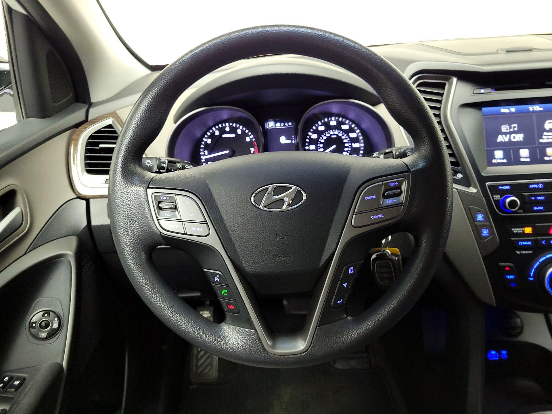 Thumbnail: 2017 Hyundai Santa Fe - 10