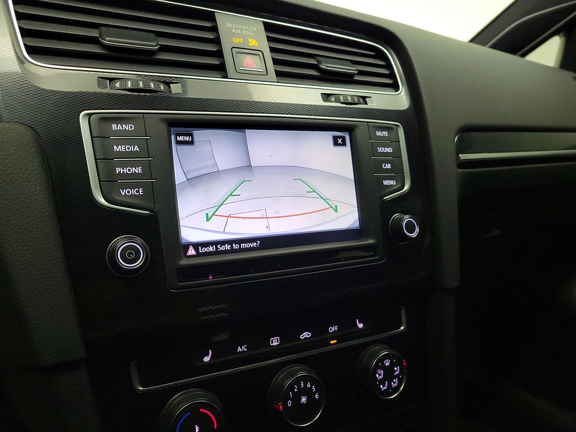 Thumbnail: 2017 Volkswagen Golf - 14