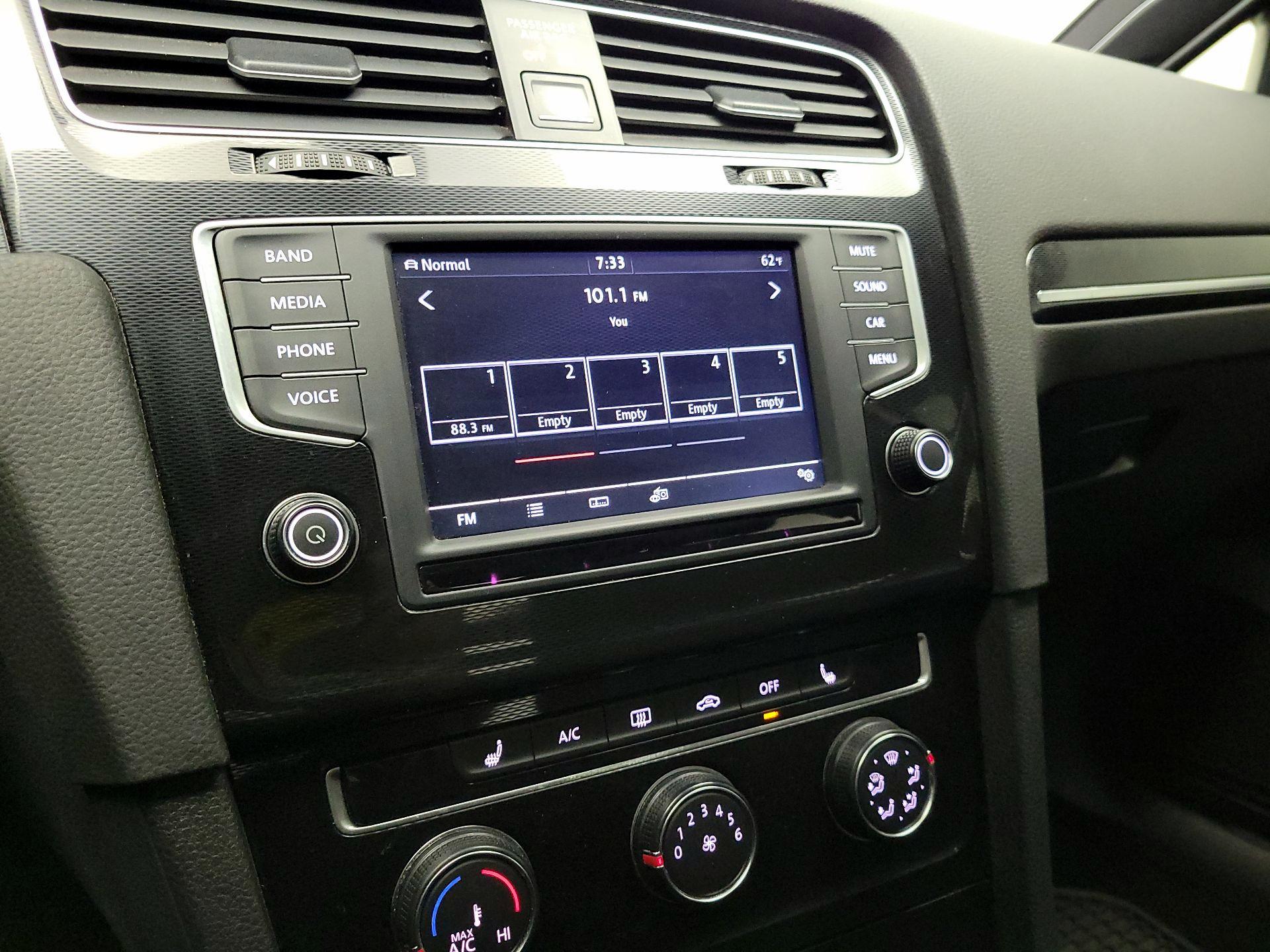 Thumbnail: 2017 Volkswagen Golf - 15