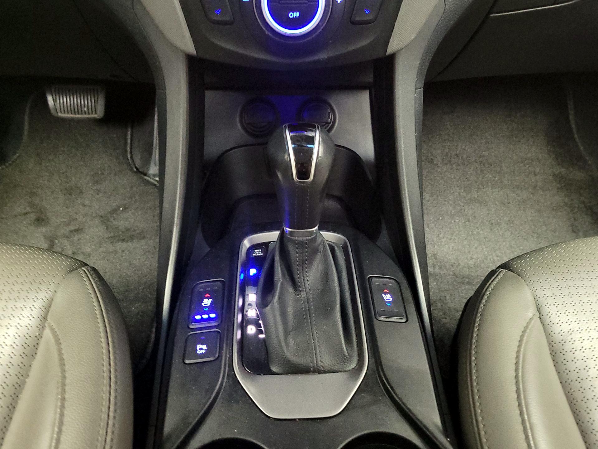 Thumbnail: 2015 Hyundai Santa Fe - 18