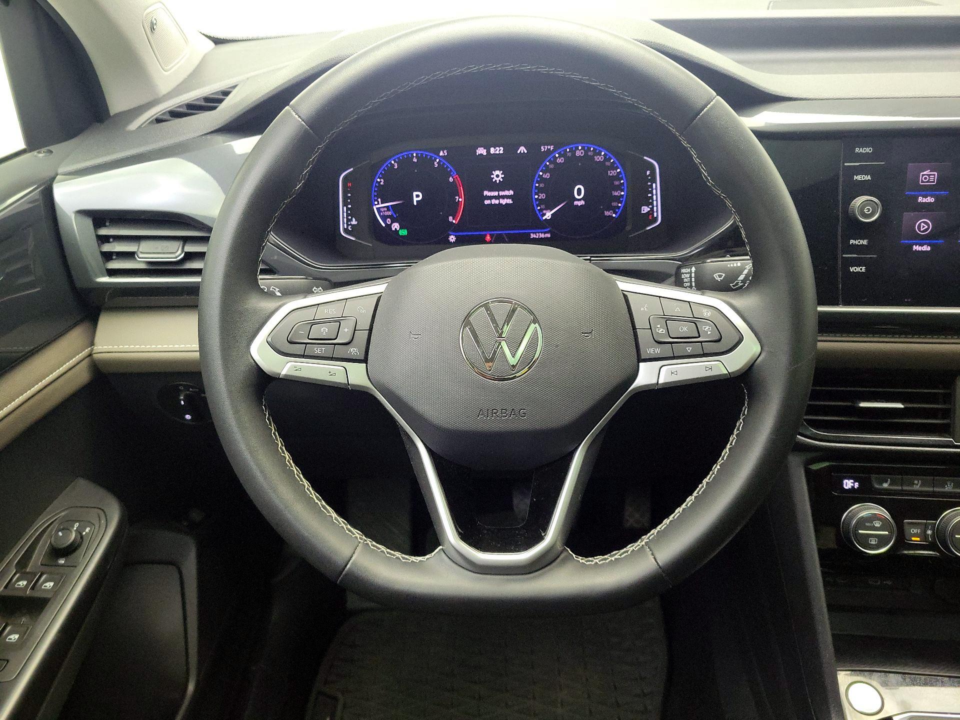Thumbnail: 2022 Volkswagen Taos - 10