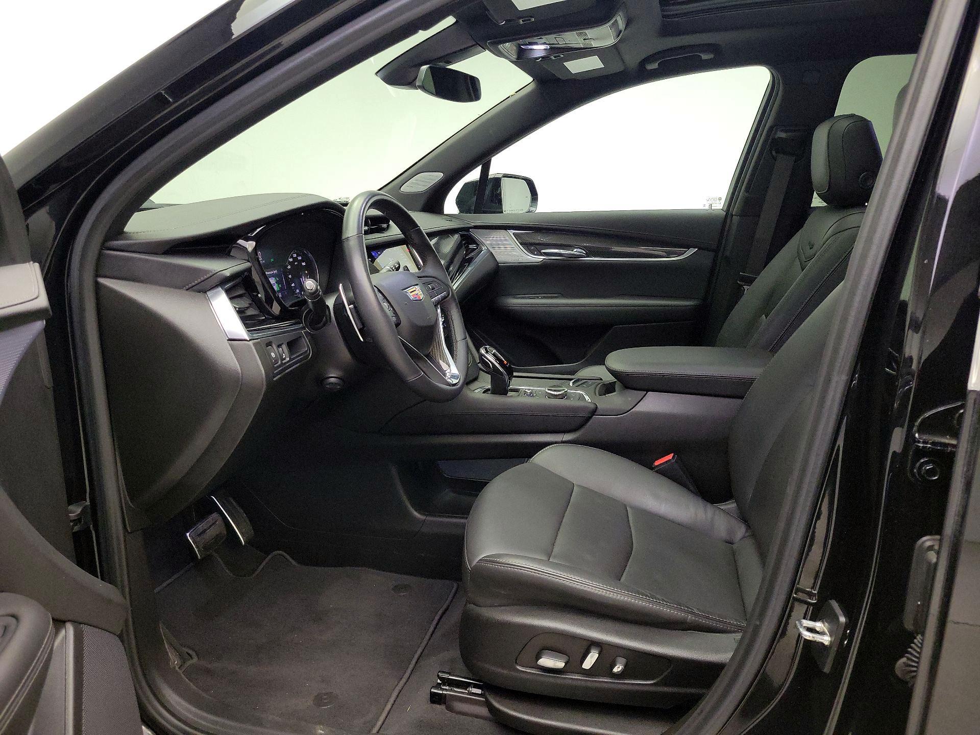 Thumbnail: 2023 Cadillac XT6 - 11