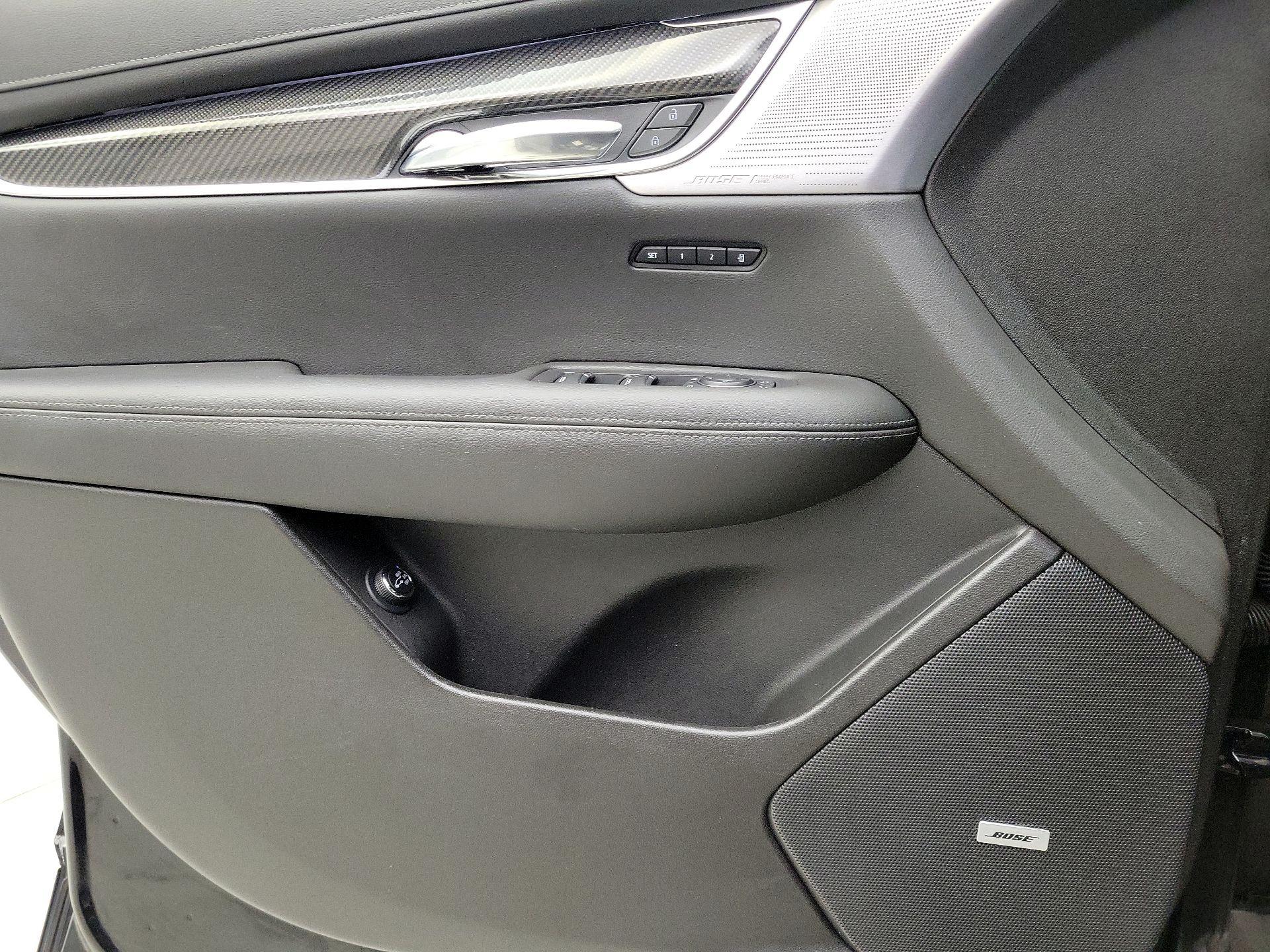 Thumbnail: 2023 Cadillac XT6 - 12