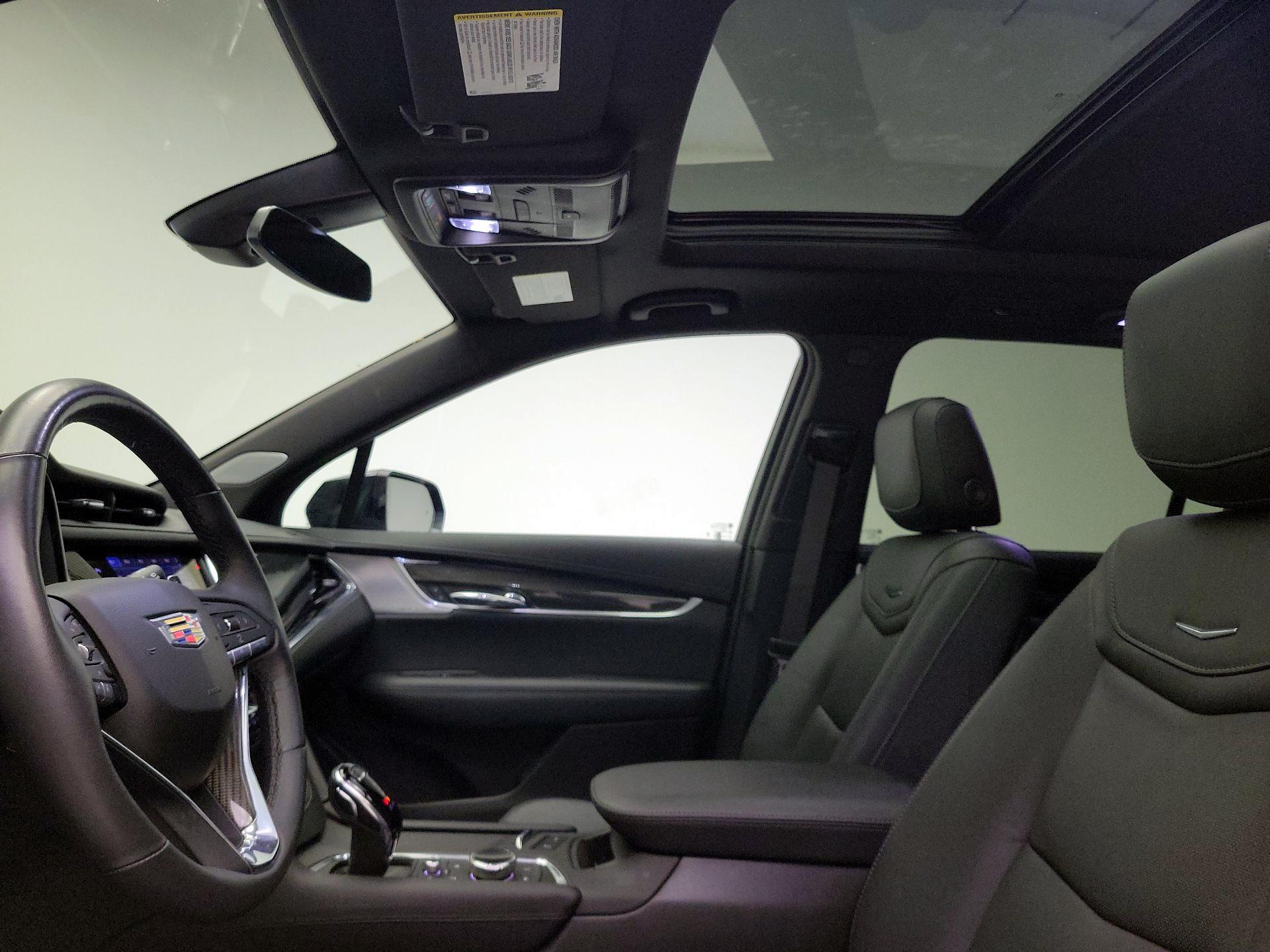 Thumbnail: 2023 Cadillac XT6 - 17