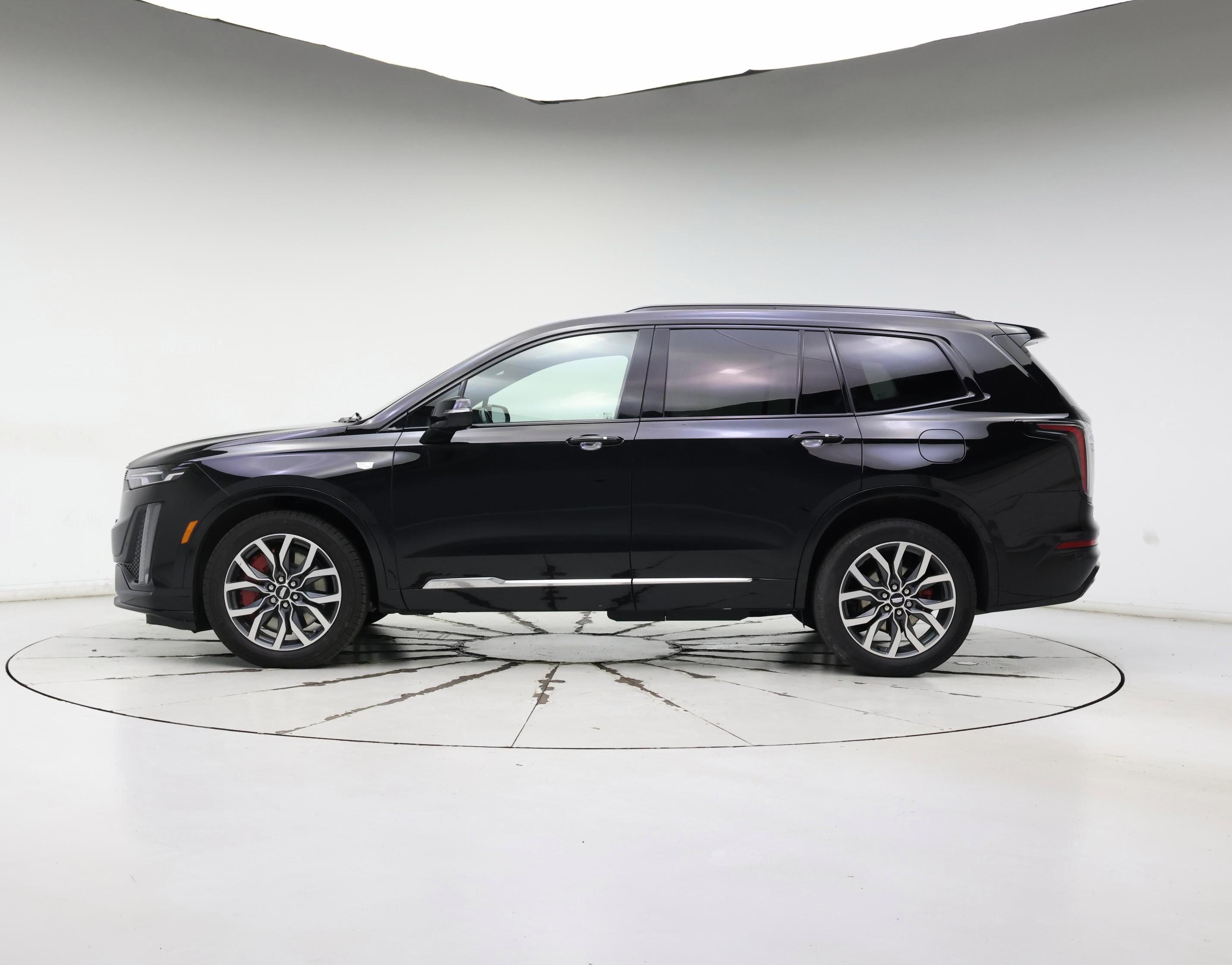 Thumbnail: 2023 Cadillac XT6 - 3