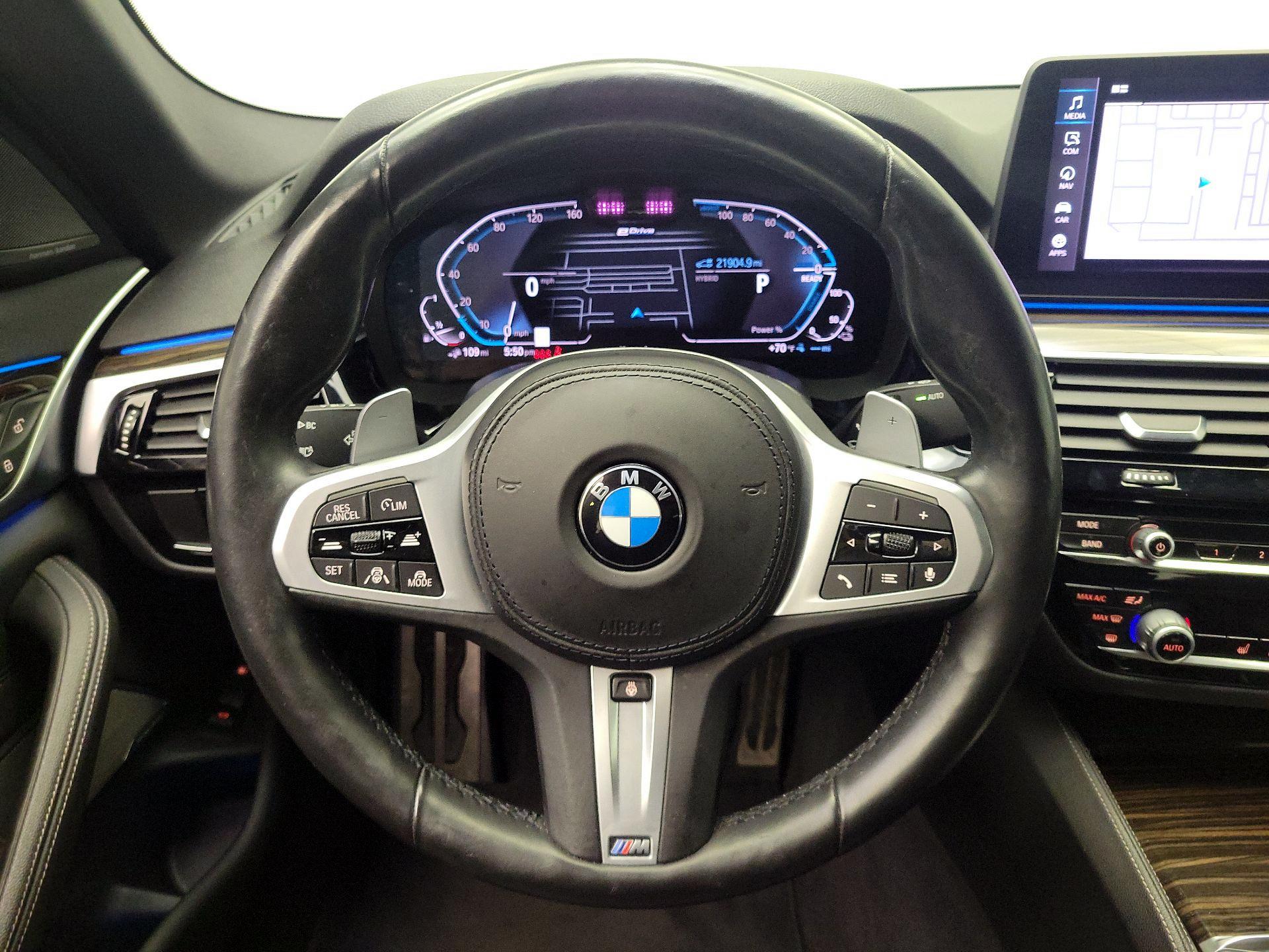 Thumbnail: 2021 BMW 5 Series - 10