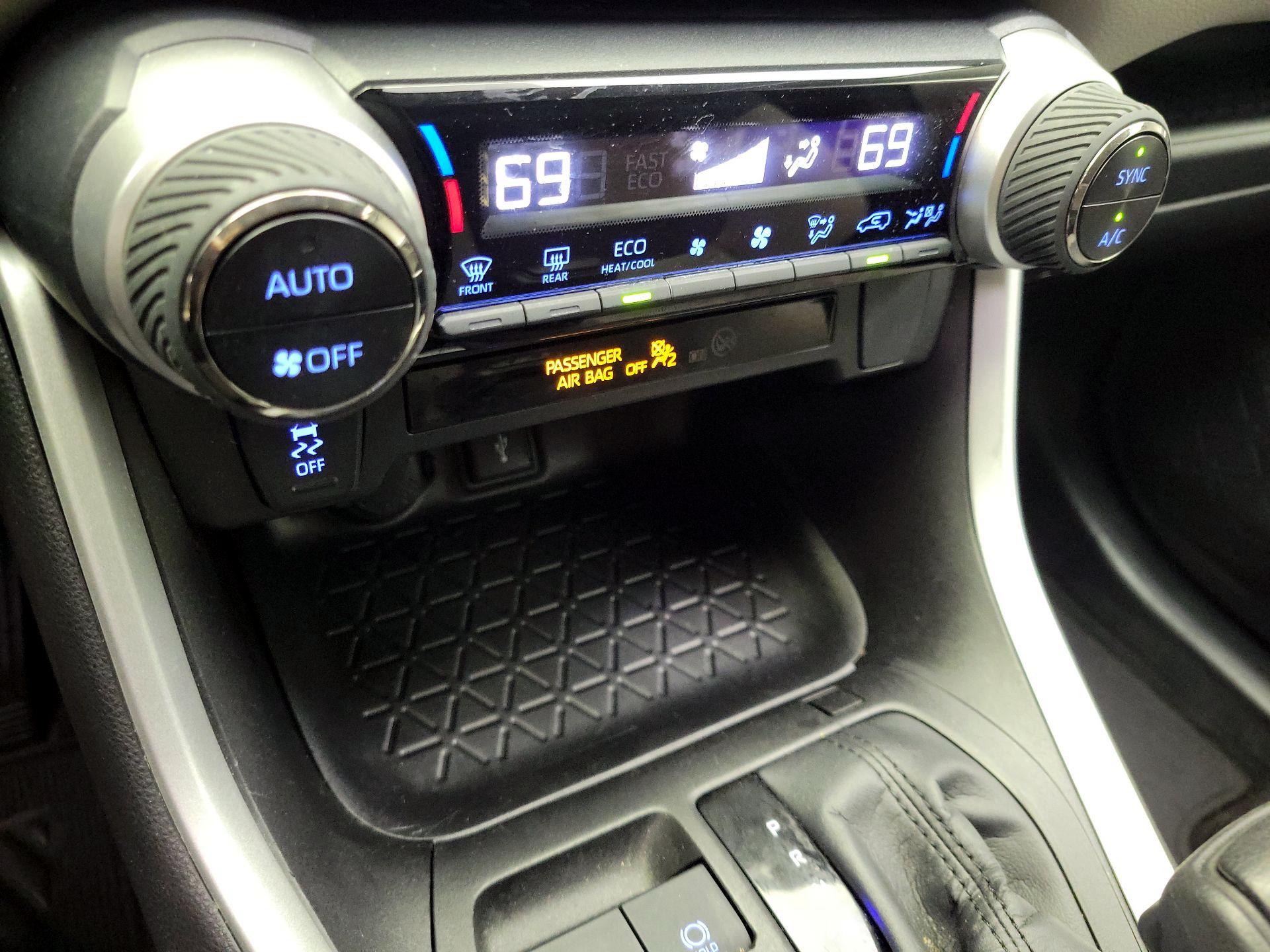 Thumbnail: 2022 Toyota RAV4 - 16