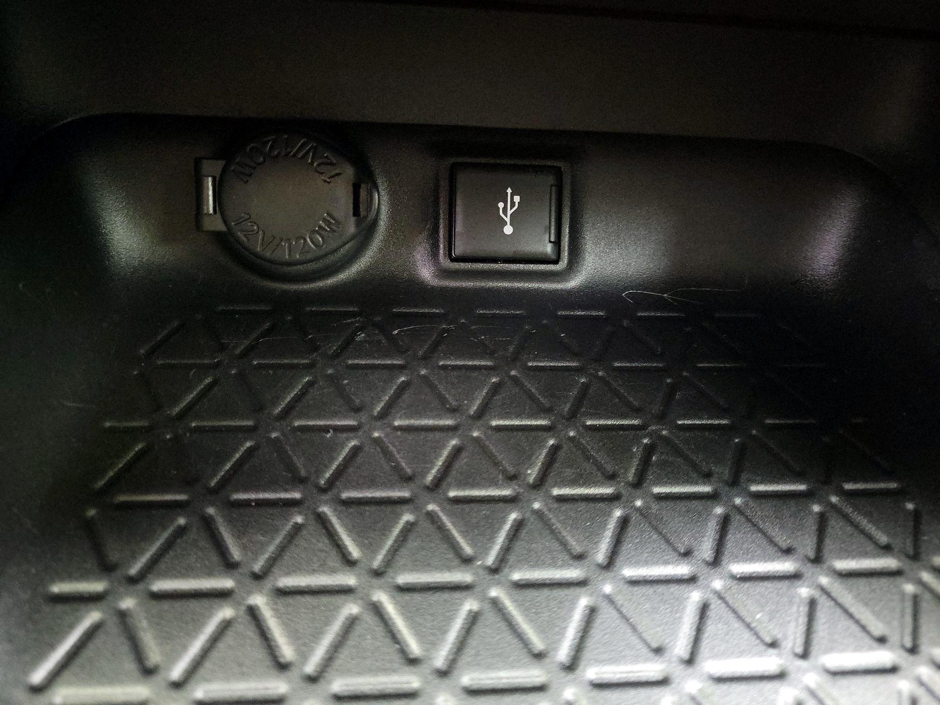 Thumbnail: 2022 Toyota RAV4 - 18
