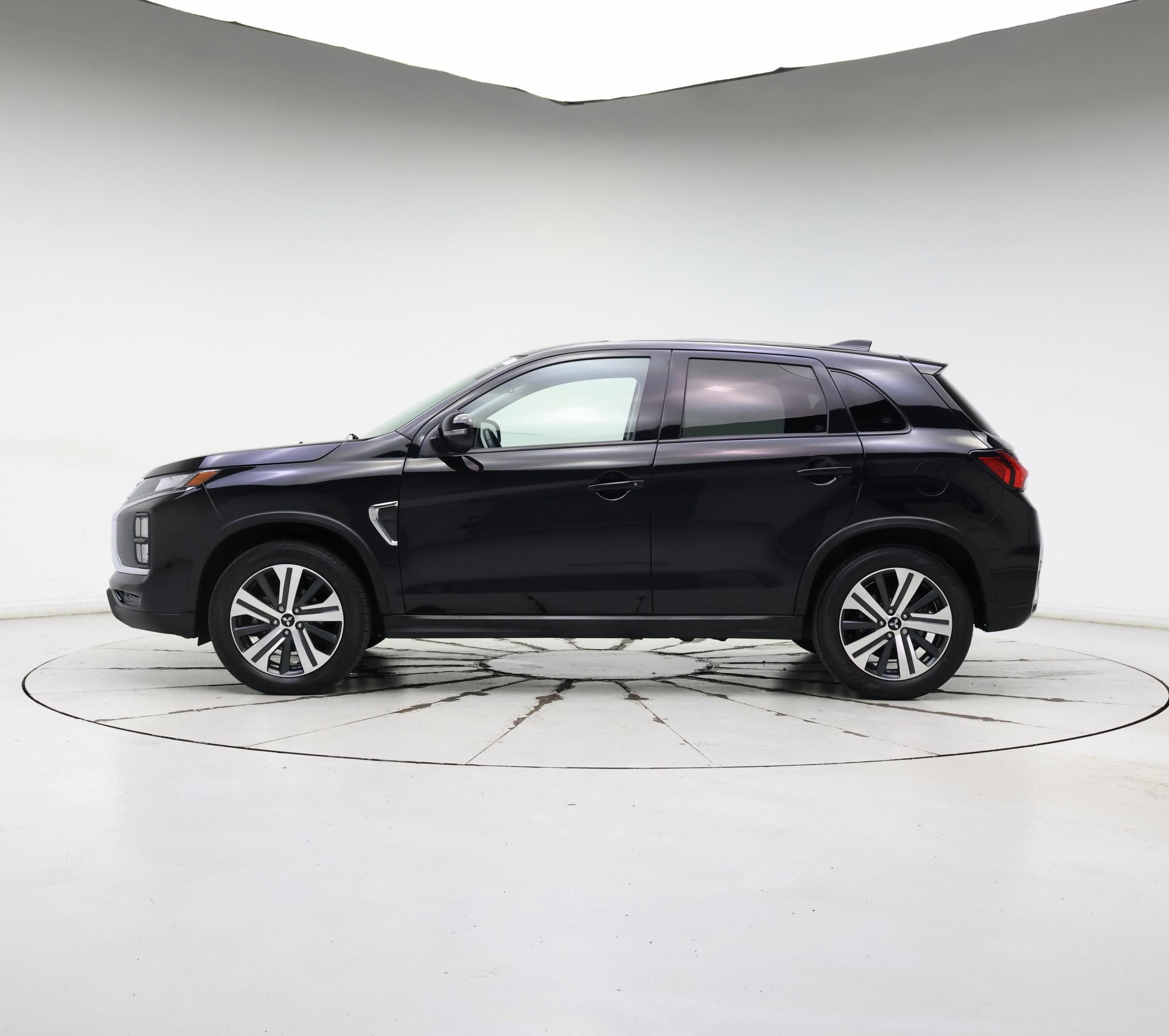 Thumbnail: 2022 Mitsubishi Outlander Sport - 3