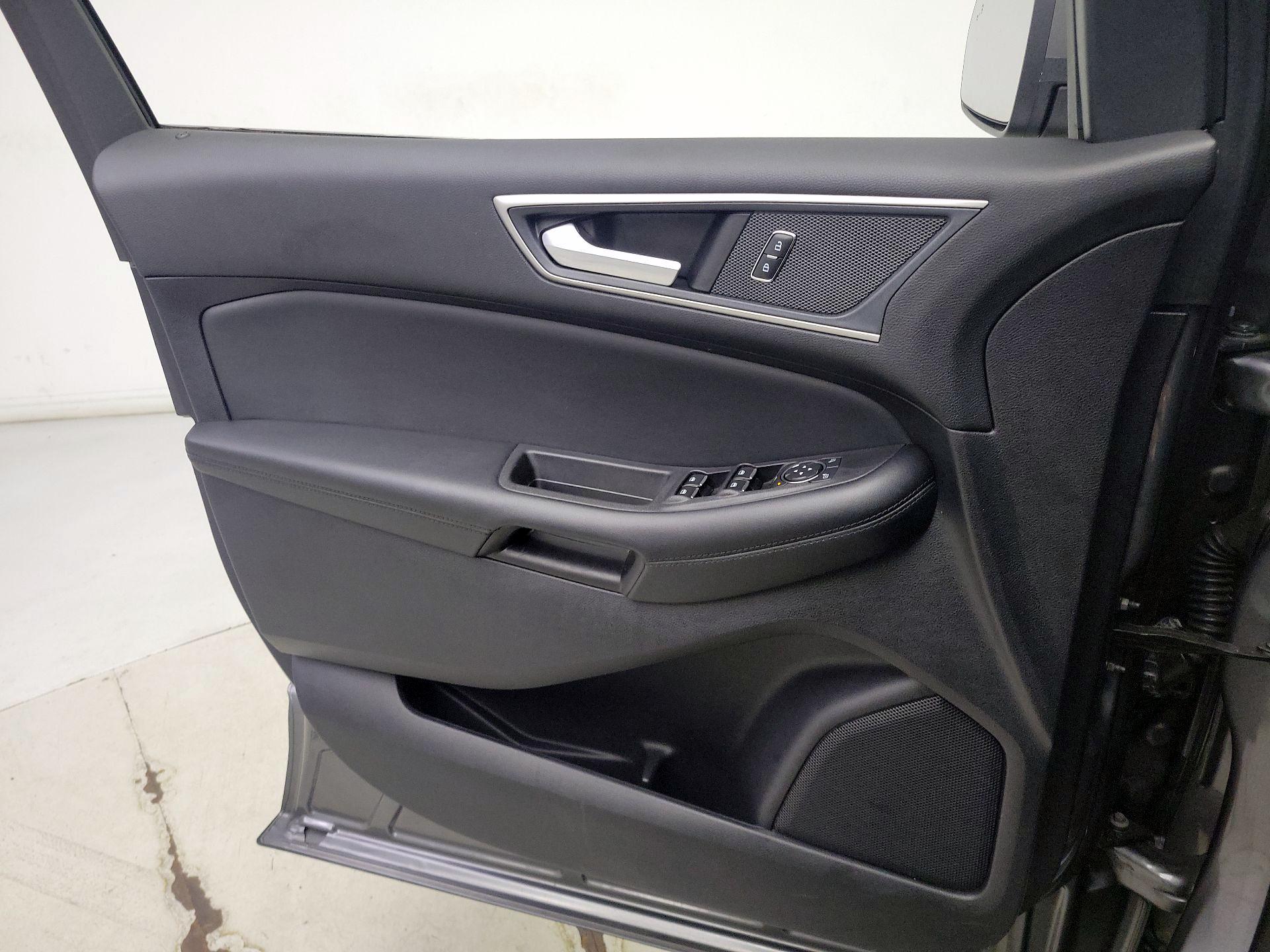 Thumbnail: 2021 Ford Edge - 12