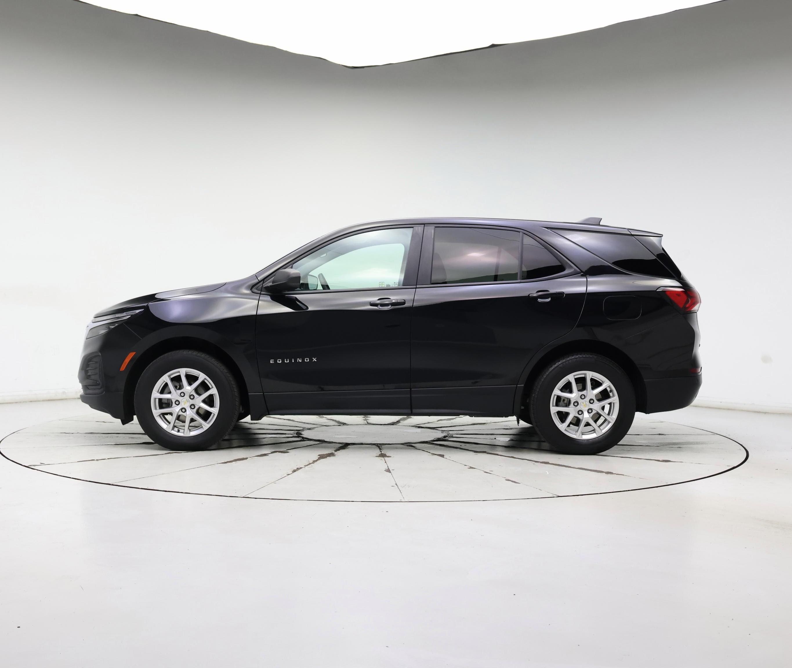 Thumbnail: 2022 Chevrolet Equinox - 3