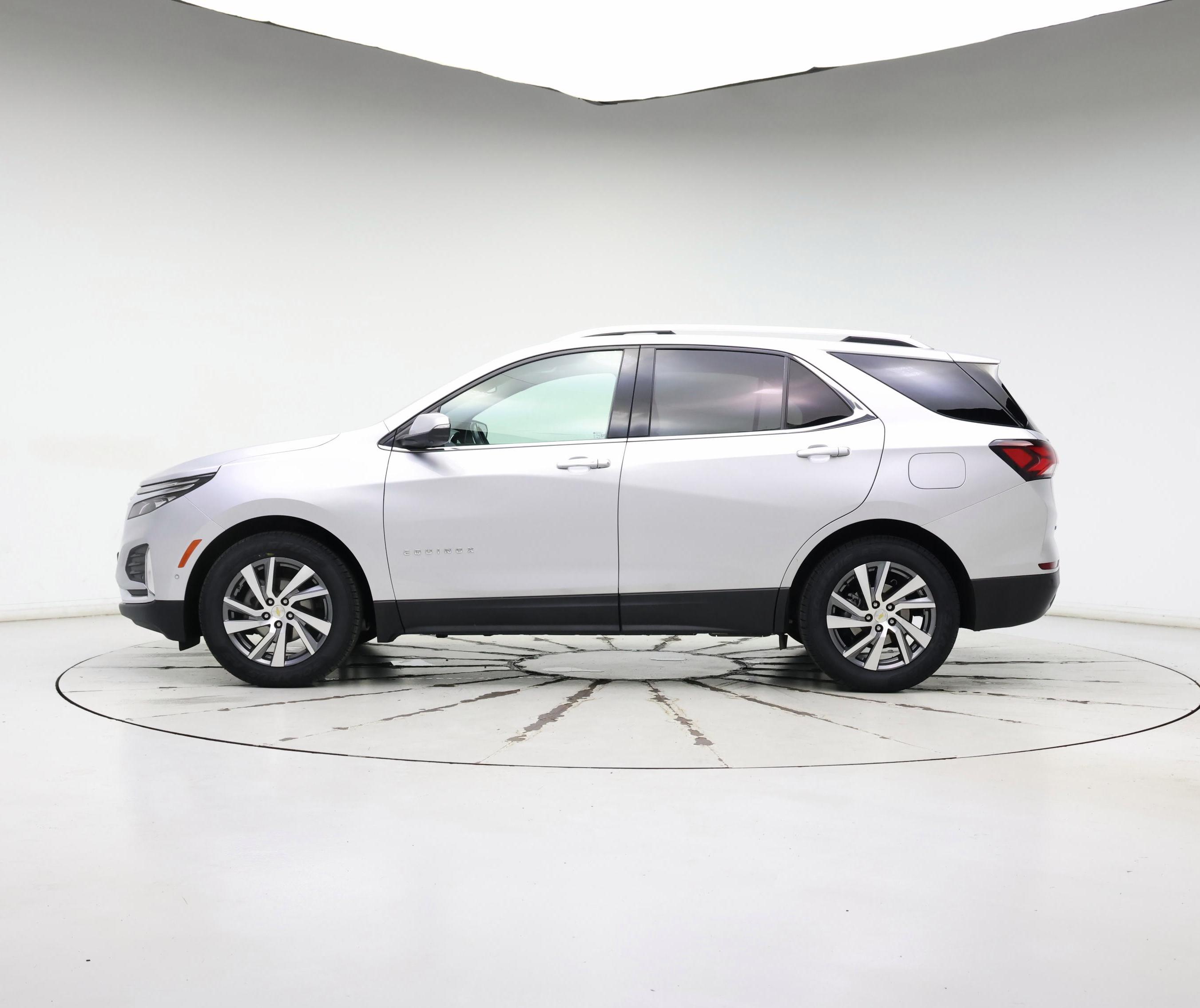 Thumbnail: 2022 Chevrolet Equinox - 3