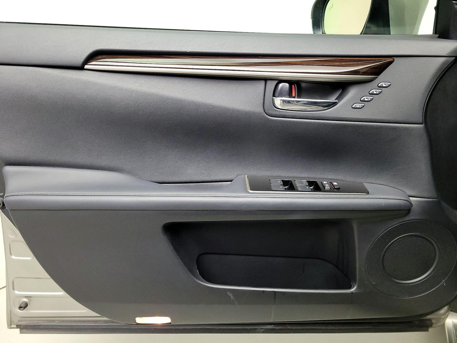 Thumbnail: 2016 Lexus ES - 12