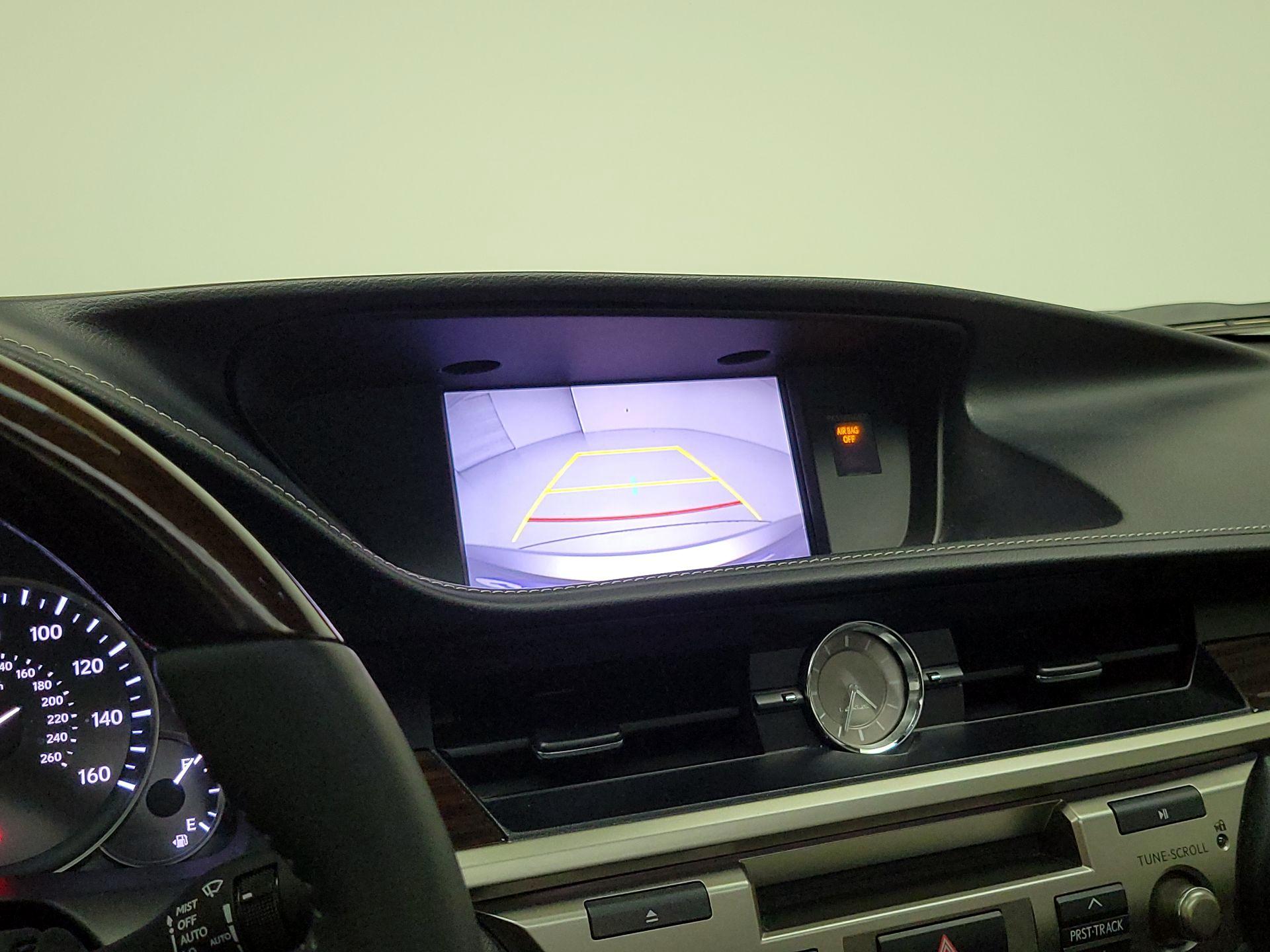 Thumbnail: 2016 Lexus ES - 15