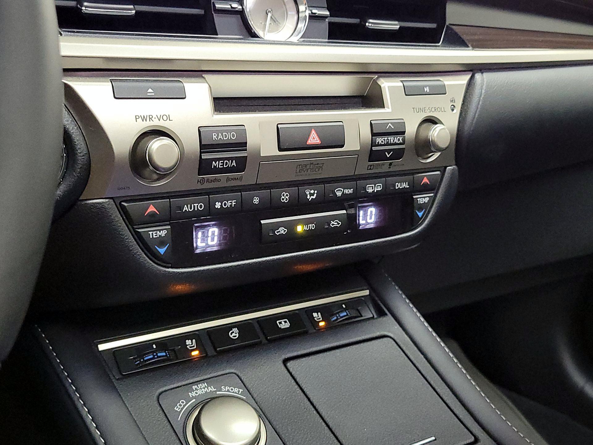 Thumbnail: 2016 Lexus ES - 17