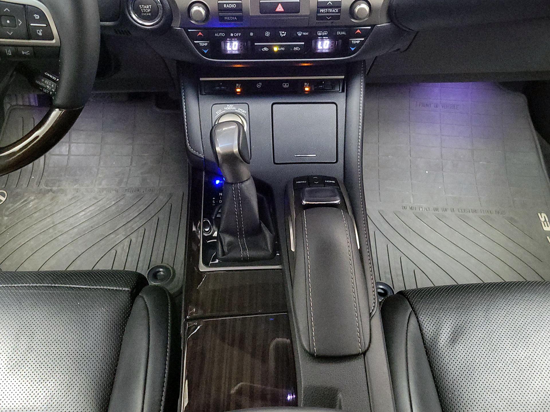Thumbnail: 2016 Lexus ES - 18