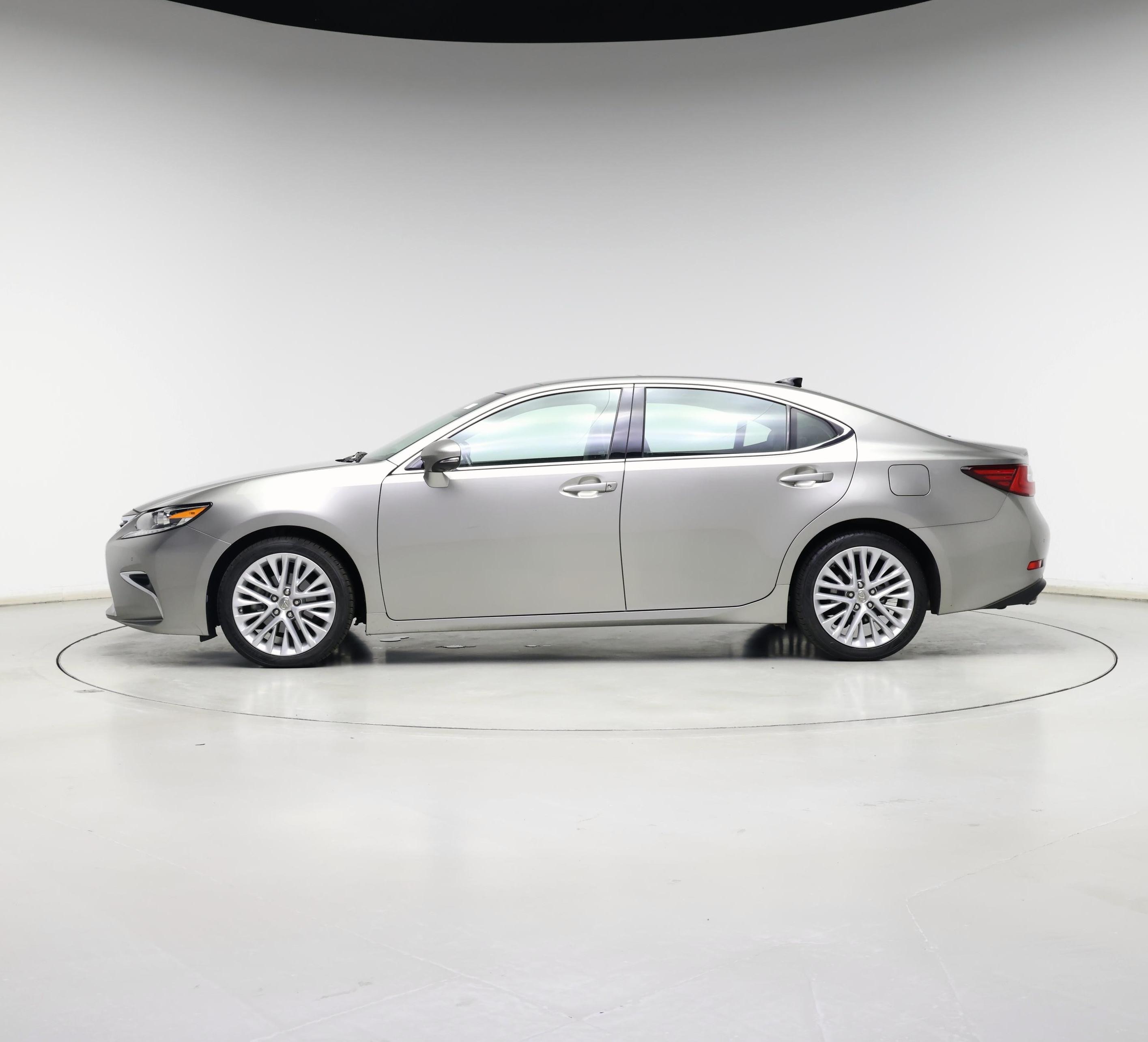 Thumbnail: 2016 Lexus ES - 3