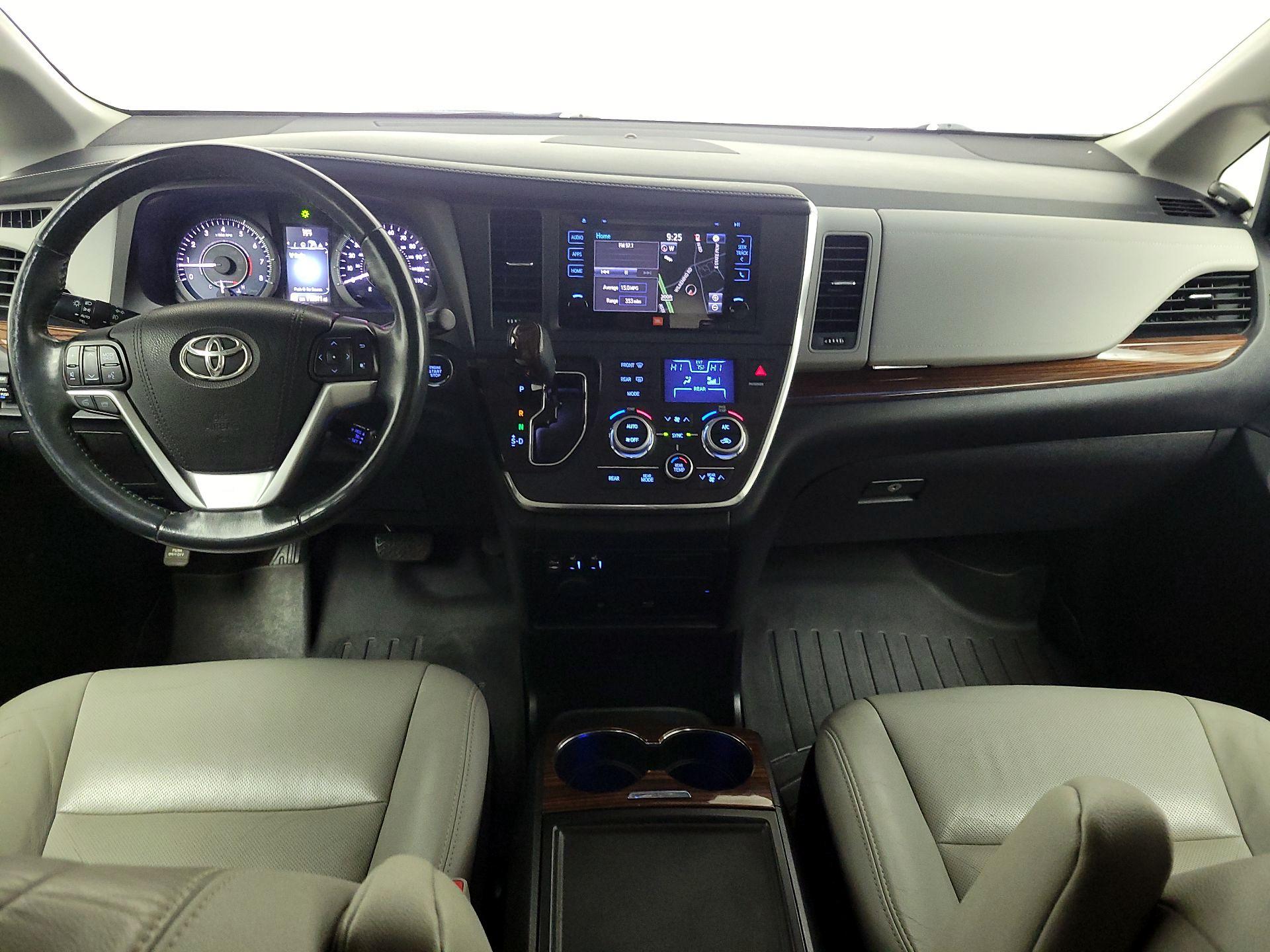 Thumbnail: 2015 Toyota Sienna - 9