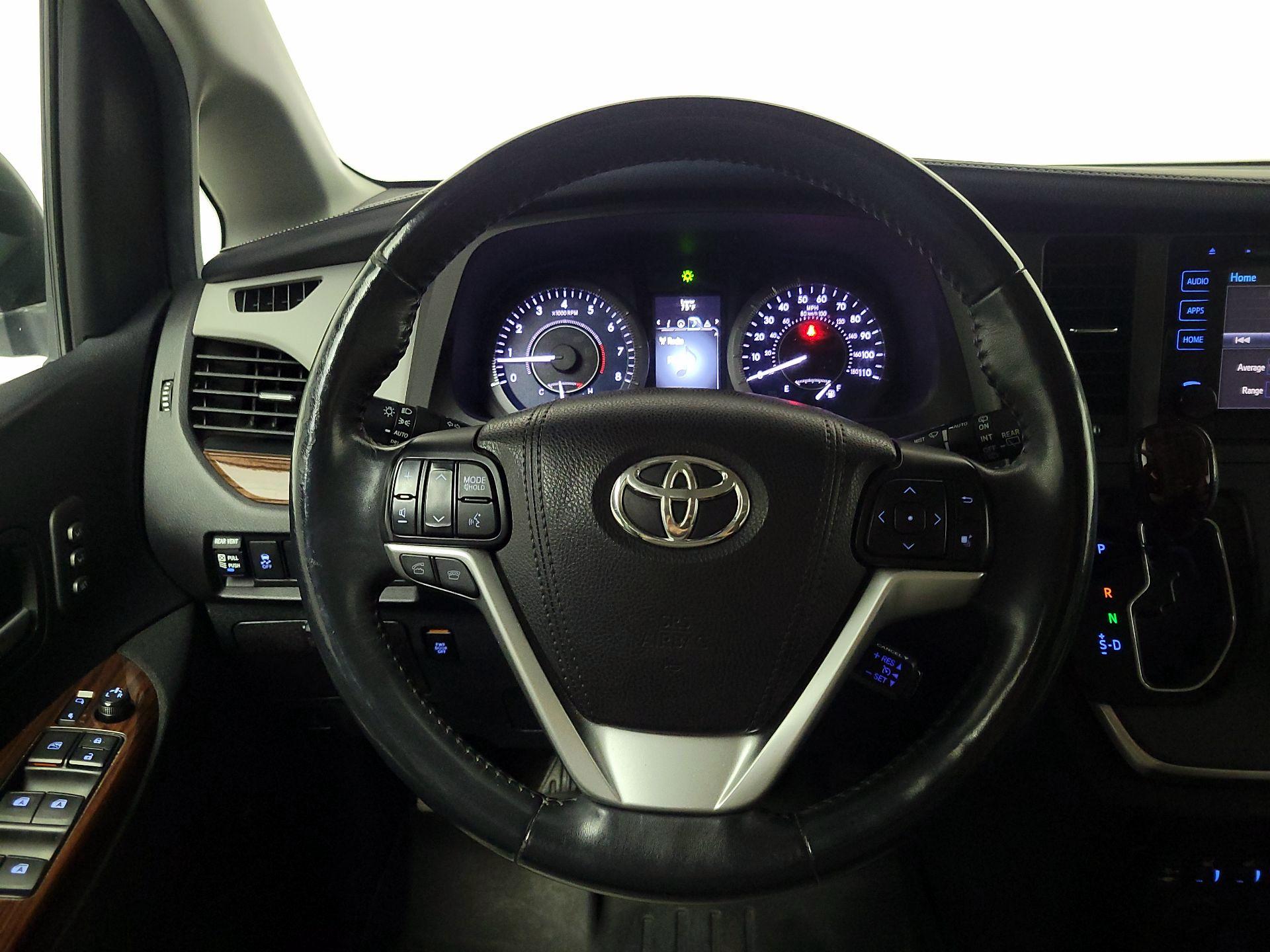 Thumbnail: 2015 Toyota Sienna - 10
