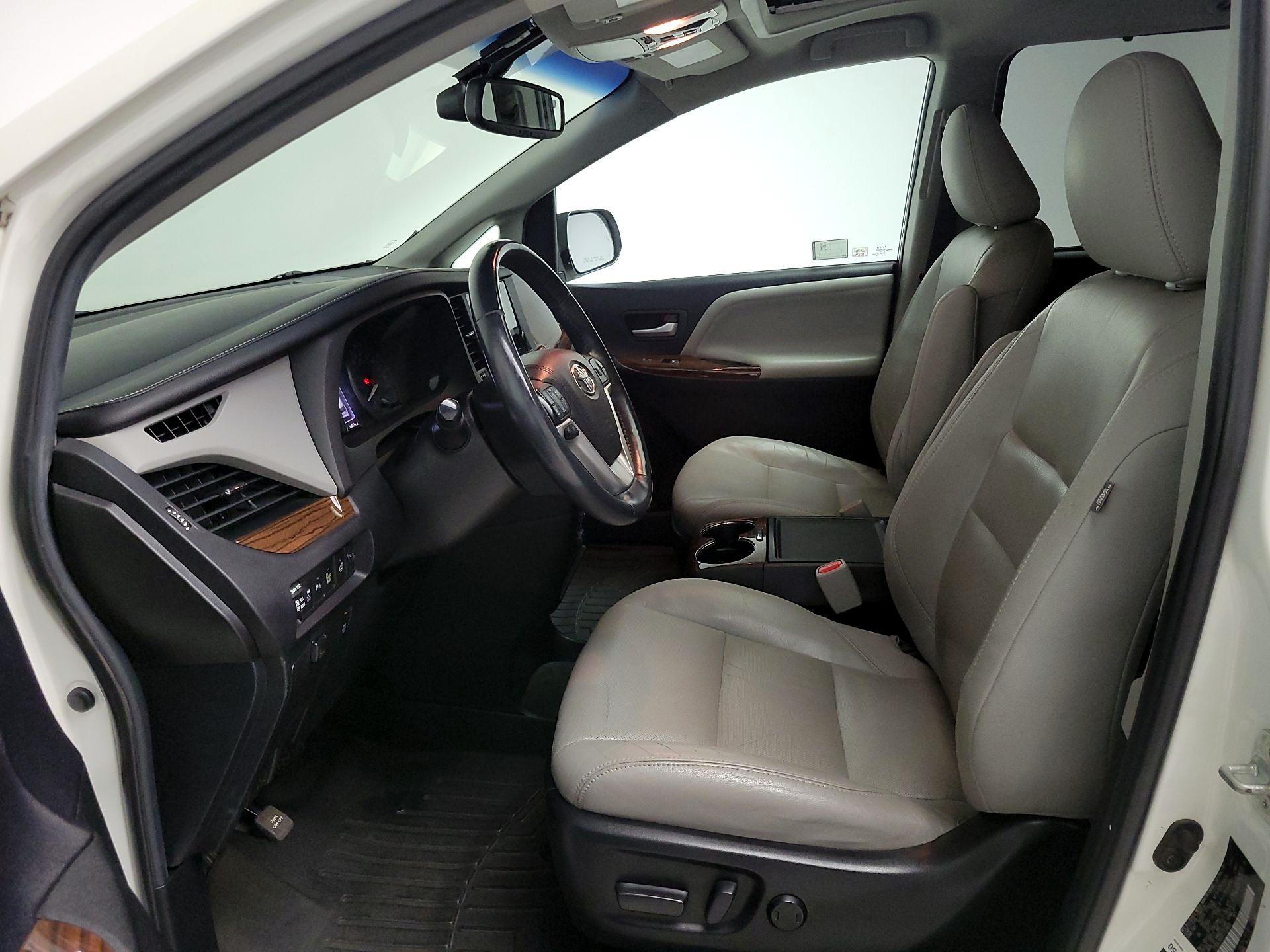 Thumbnail: 2015 Toyota Sienna - 11