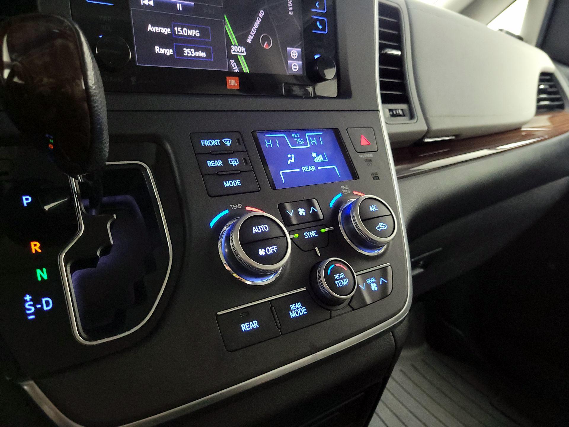 Thumbnail: 2015 Toyota Sienna - 17
