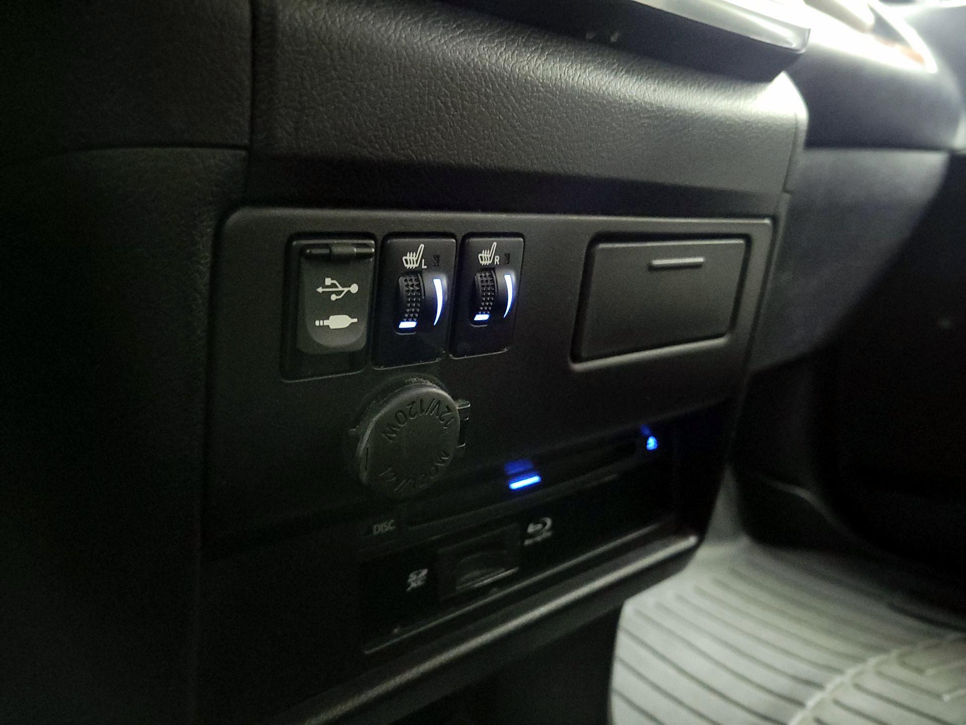 Thumbnail: 2015 Toyota Sienna - 19