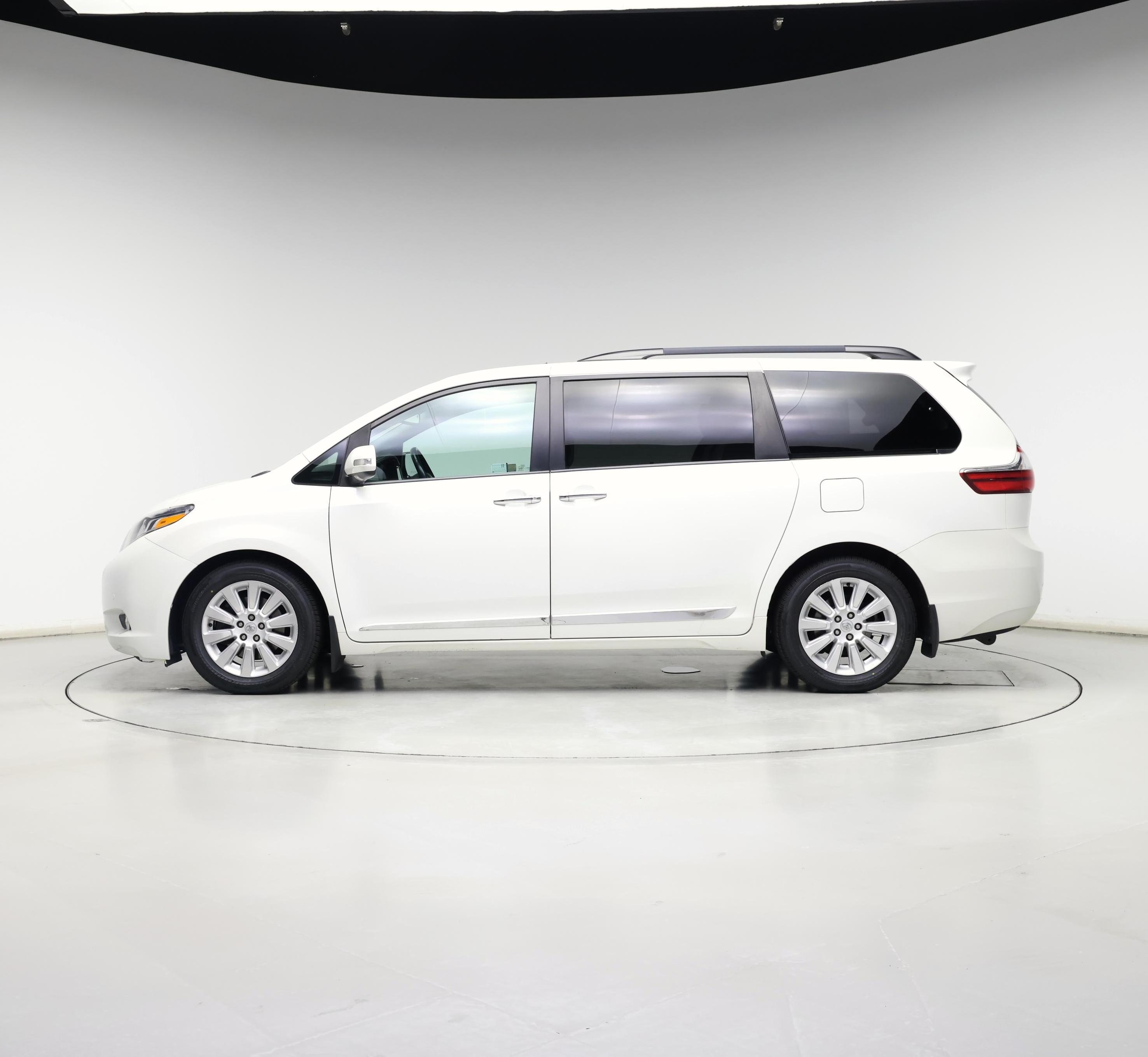 Thumbnail: 2015 Toyota Sienna - 3