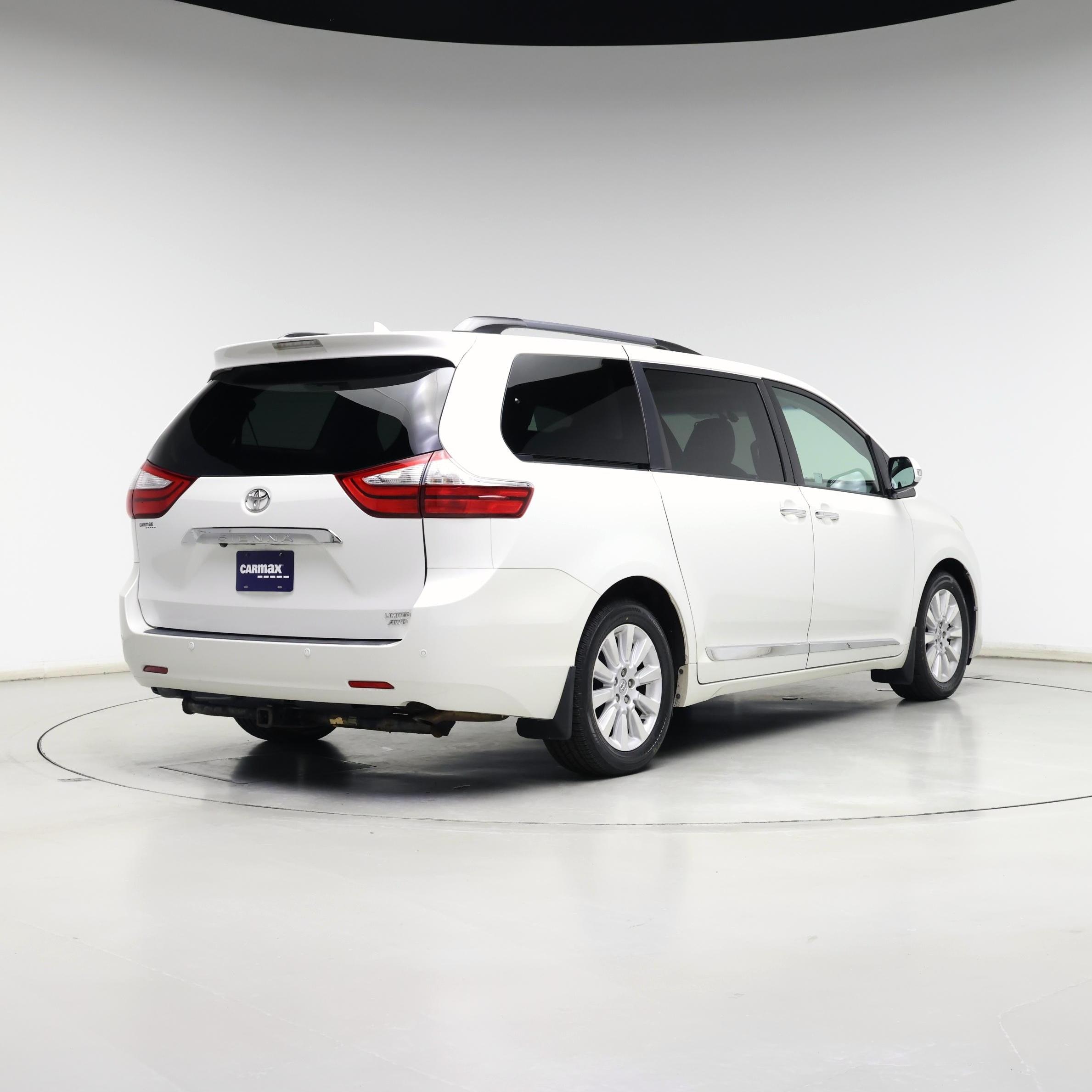 Thumbnail: 2015 Toyota Sienna - 8