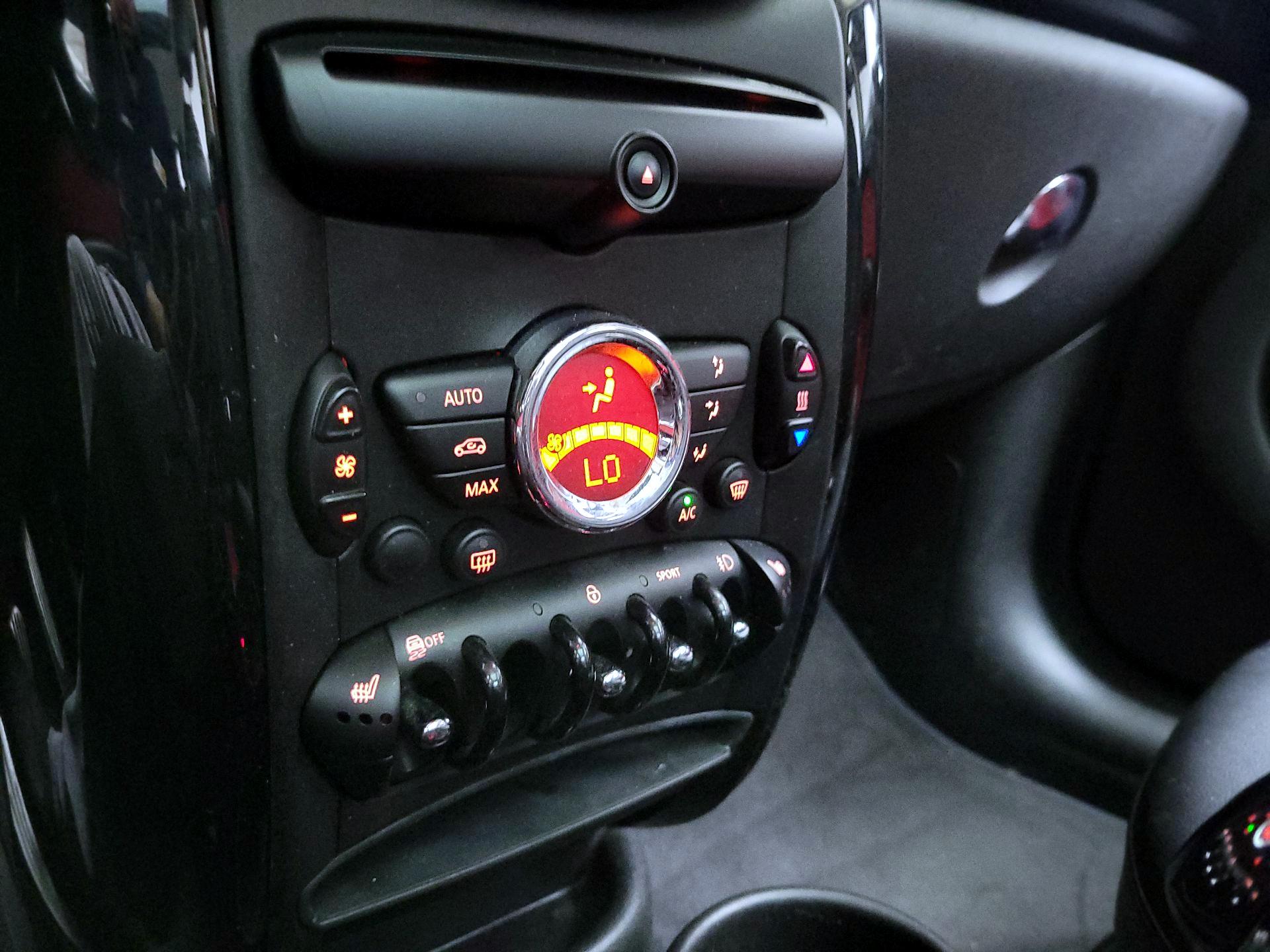 Thumbnail: 2016 MINI Cooper Countryman - 14