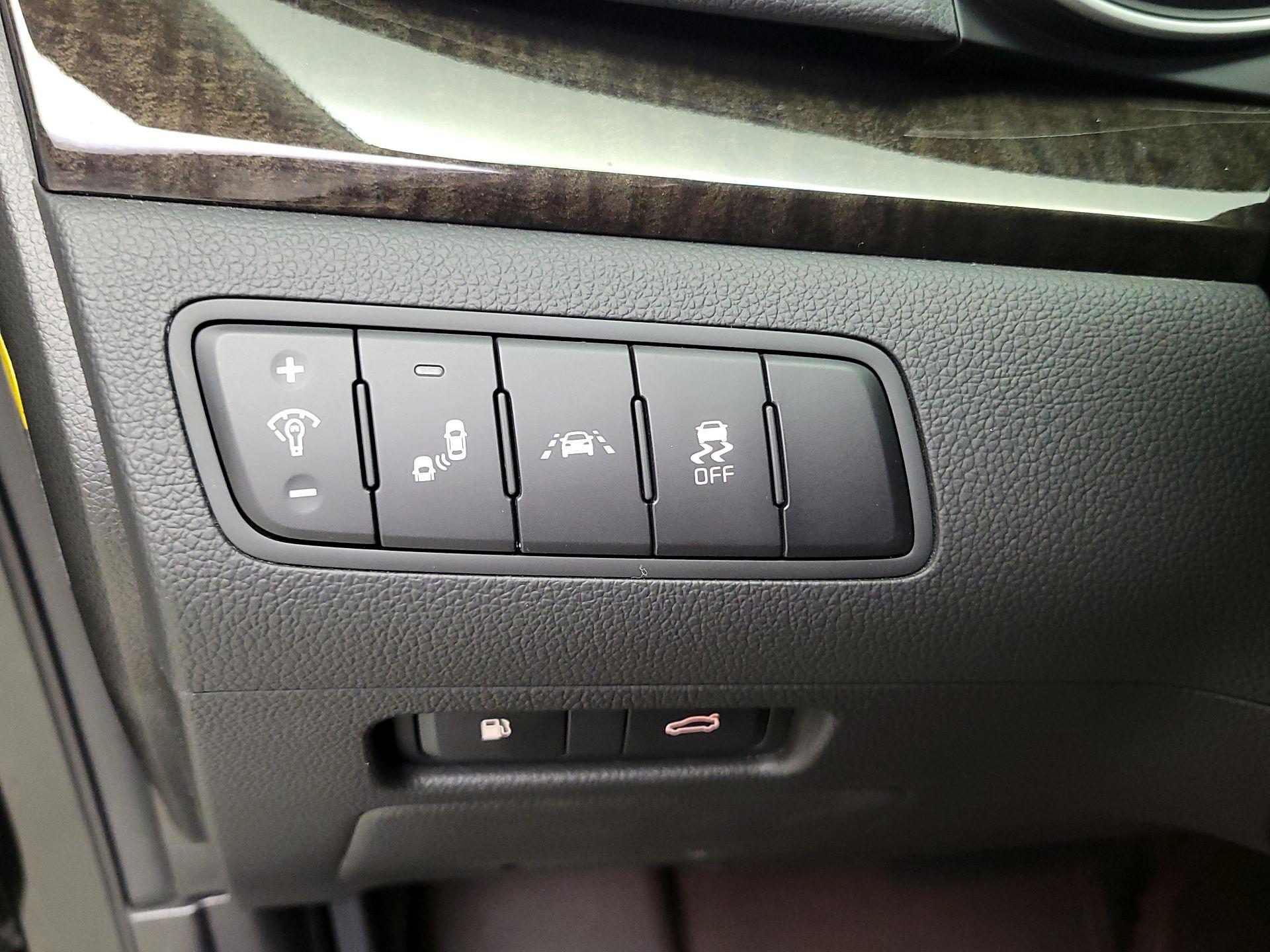 Thumbnail: 2014 Kia Cadenza - 13