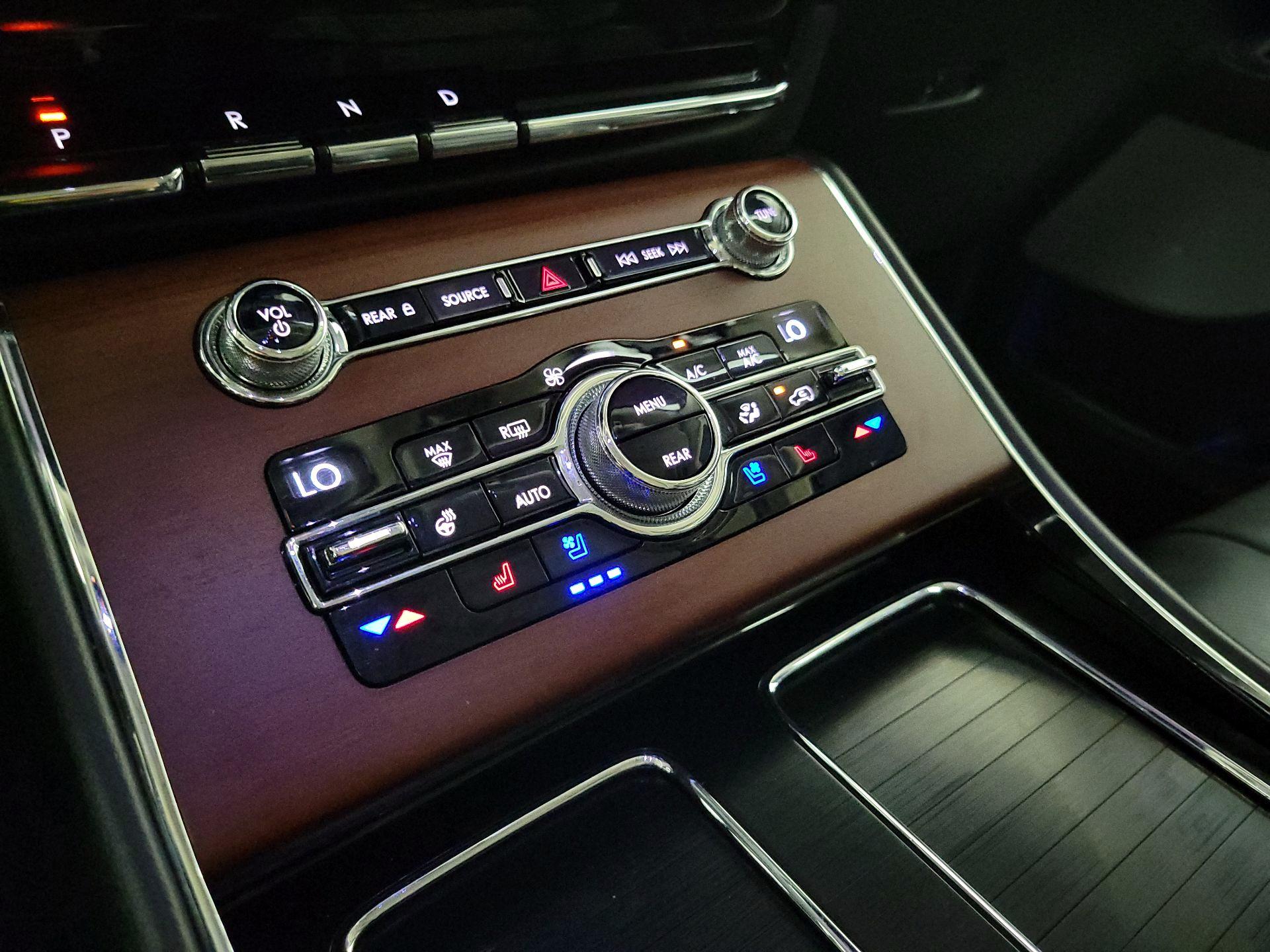 Thumbnail: 2020 Lincoln Aviator - 17