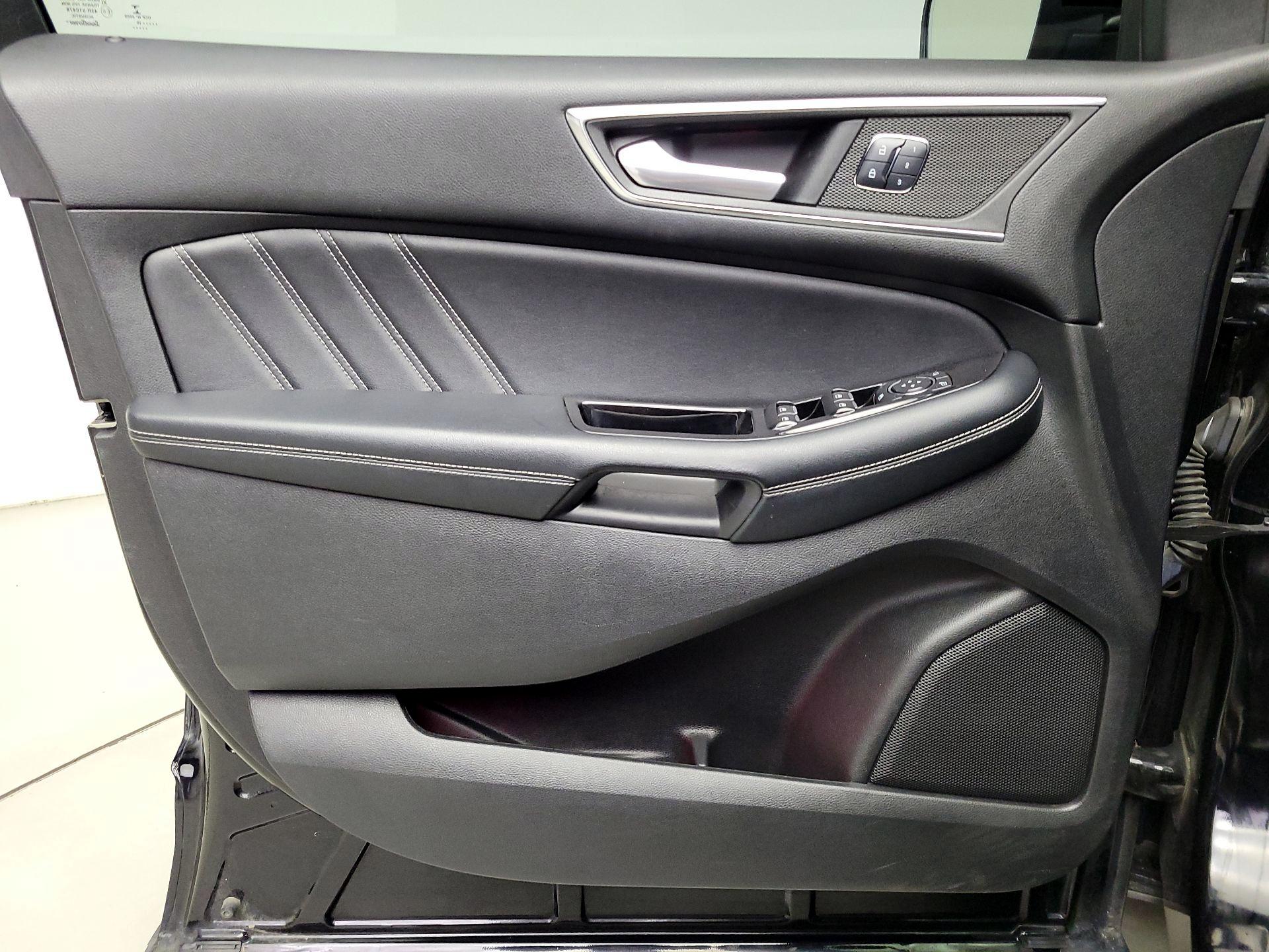 Thumbnail: 2016 Ford Edge - 12