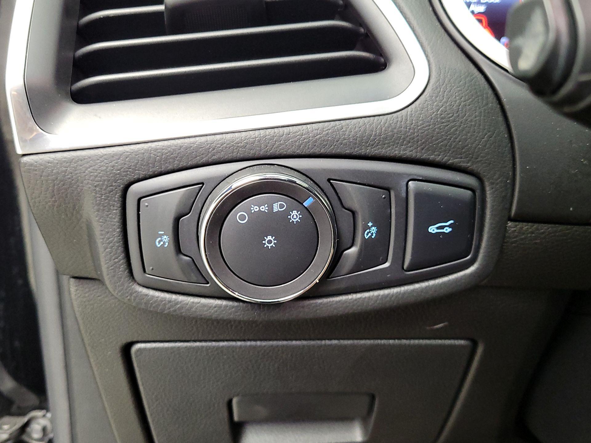 Thumbnail: 2016 Ford Edge - 13